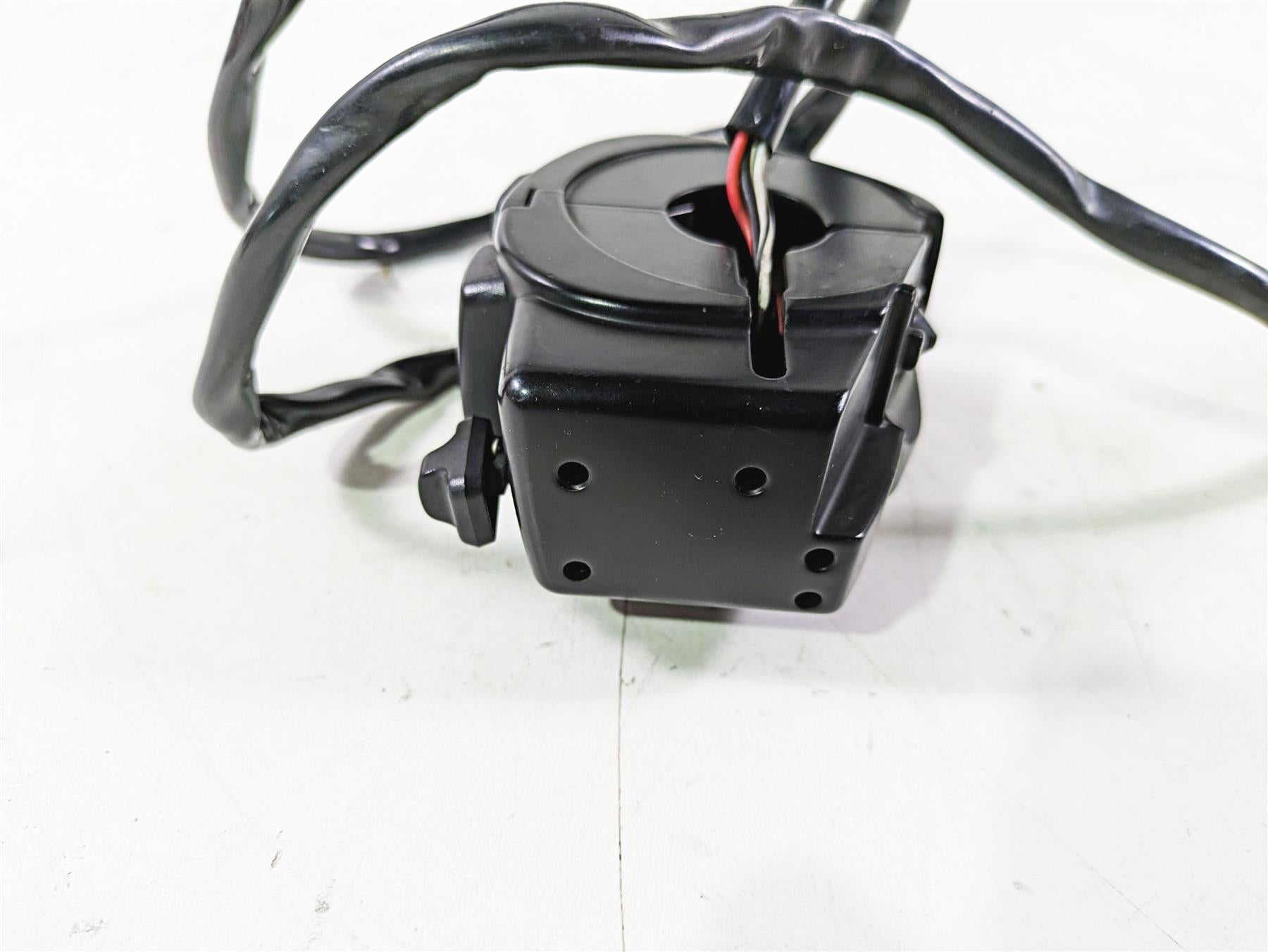 2018 Harley Softail FXFBS Fat Bob Left Control Switch Cruise Control 41000369 {{ shop.shopifyCountryName }} - Mototech271