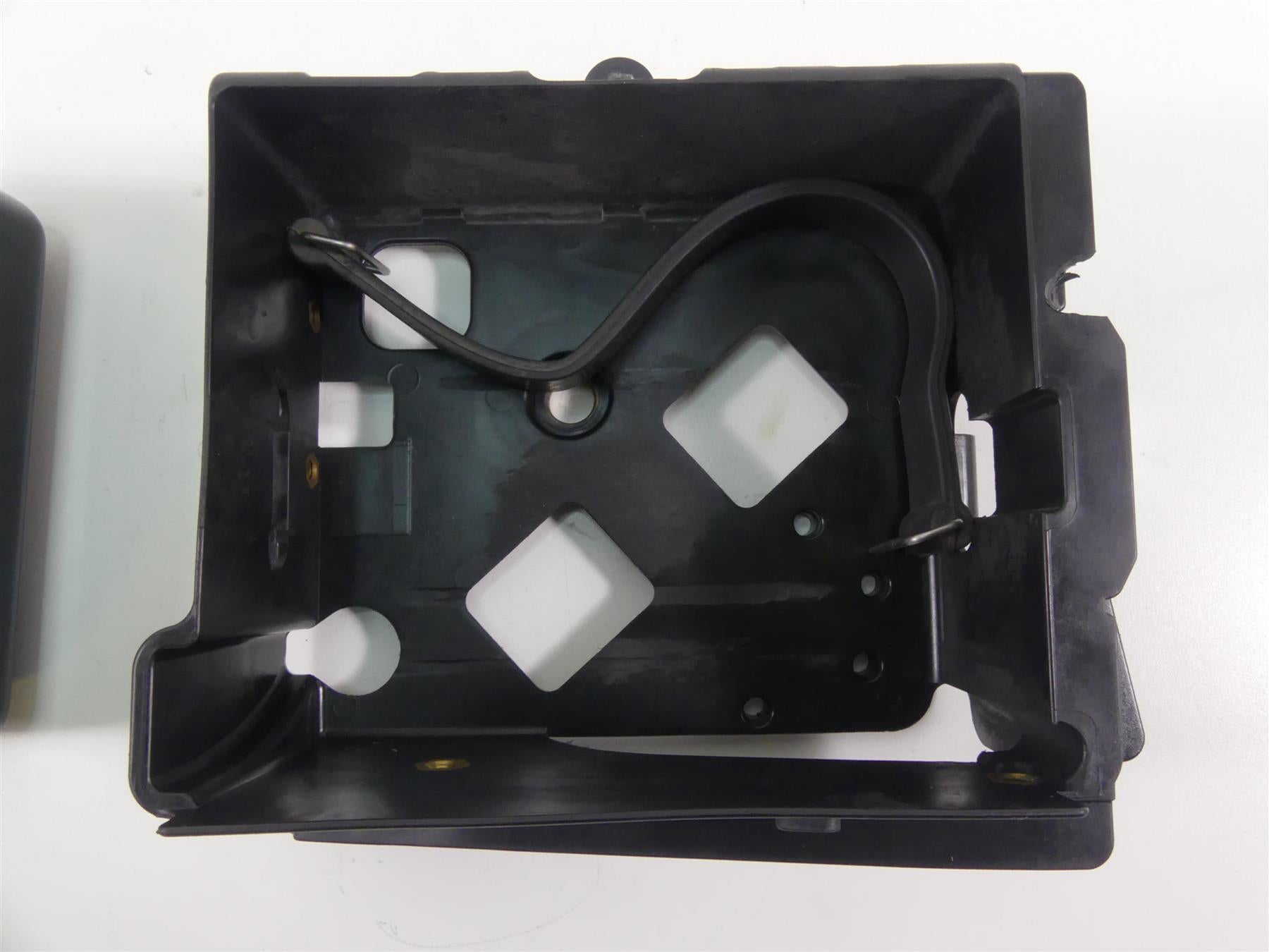 2016 Harley FXDL Dyna Low Rider Battery Tray Carrier Stay & Outer Cover 70379-06 {{ shop.shopifyCountryName }} - Mototech271