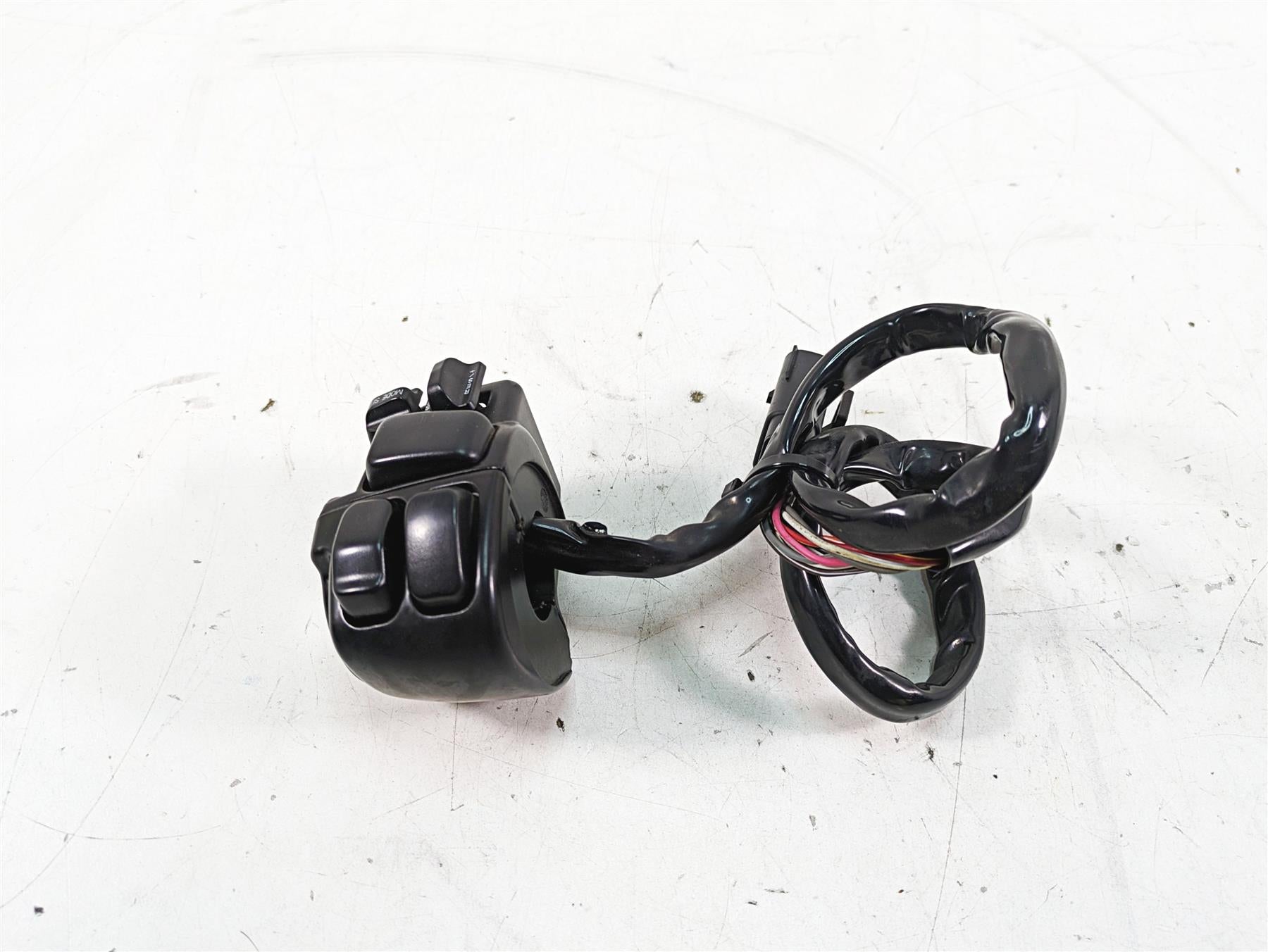 2008 Harley FLHTCU Electra Glide Right Hand Cruise Control Switch 71684-06A {{ shop.shopifyCountryName }} - Mototech271