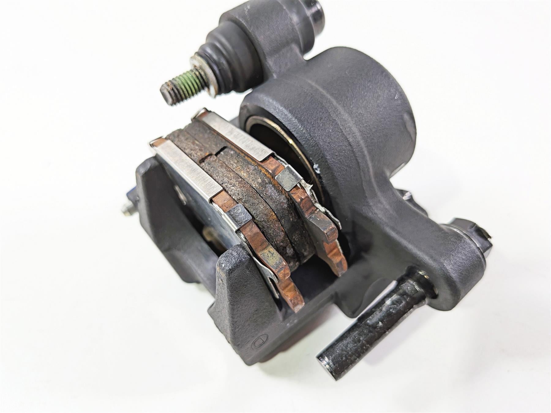 2025 Yamaha YZF R7 Rear Brake Caliper Nissin 2DR-2580W-00-00 {{ shop.shopifyCountryName }} - Mototech271