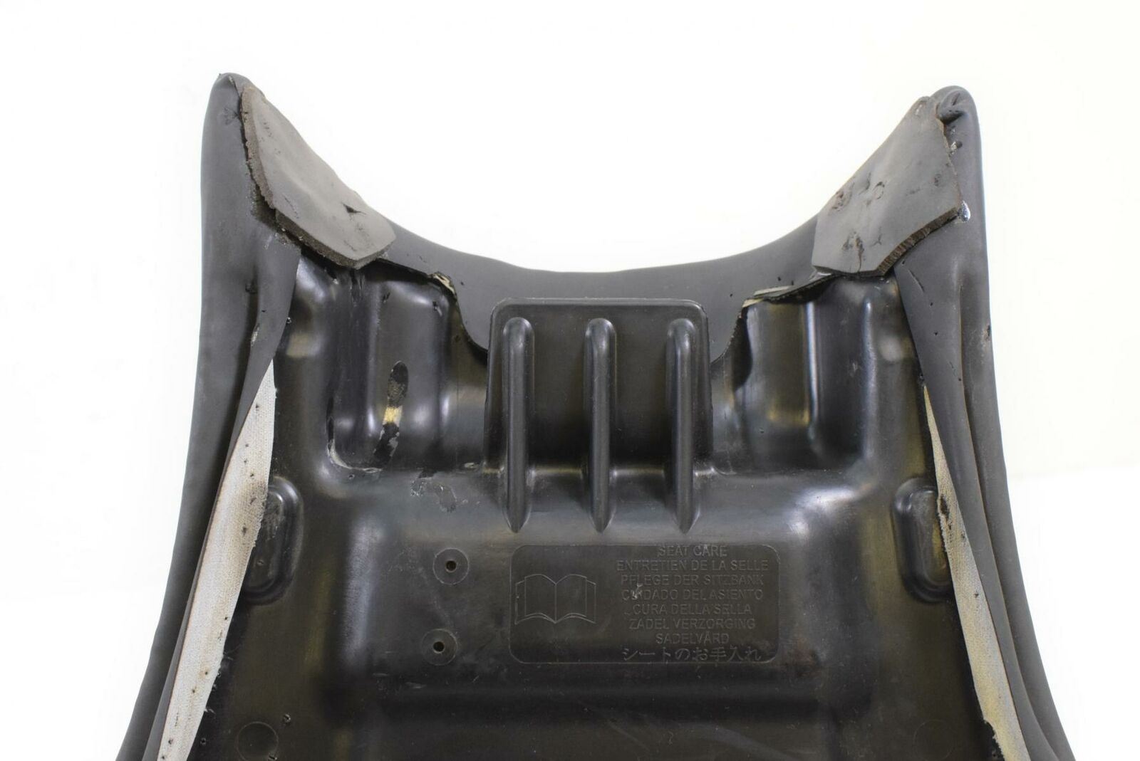 2009 Triumph Daytona 675 Front Rider Driver Seat Saddle T2306402 {{ shop.shopifyCountryName }} - Mototech271