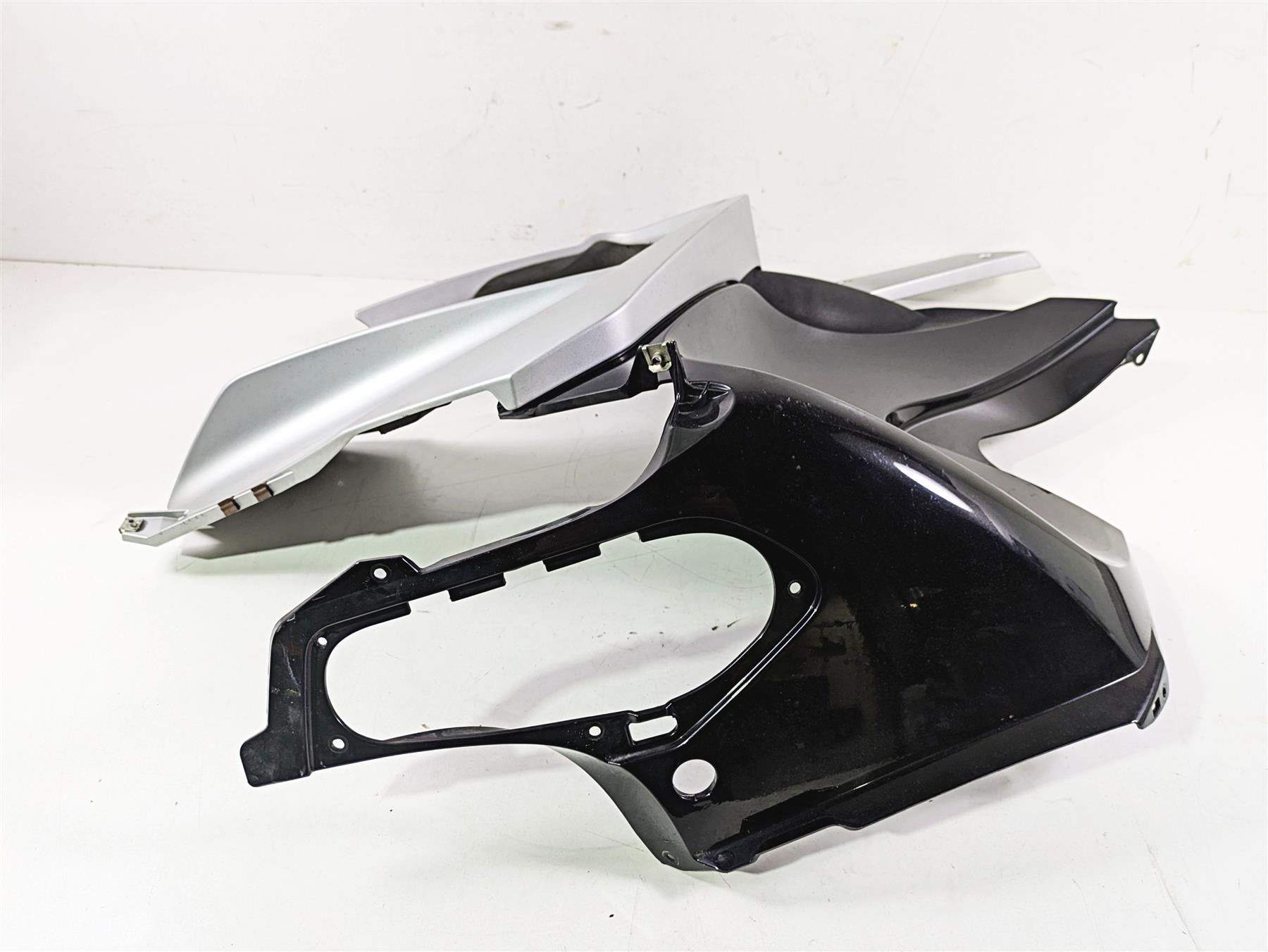 2009 BMW R1200RT K26 Right Main Side Fairing Cover Cowl 46637681054 {{ shop.shopifyCountryName }} - Mototech271