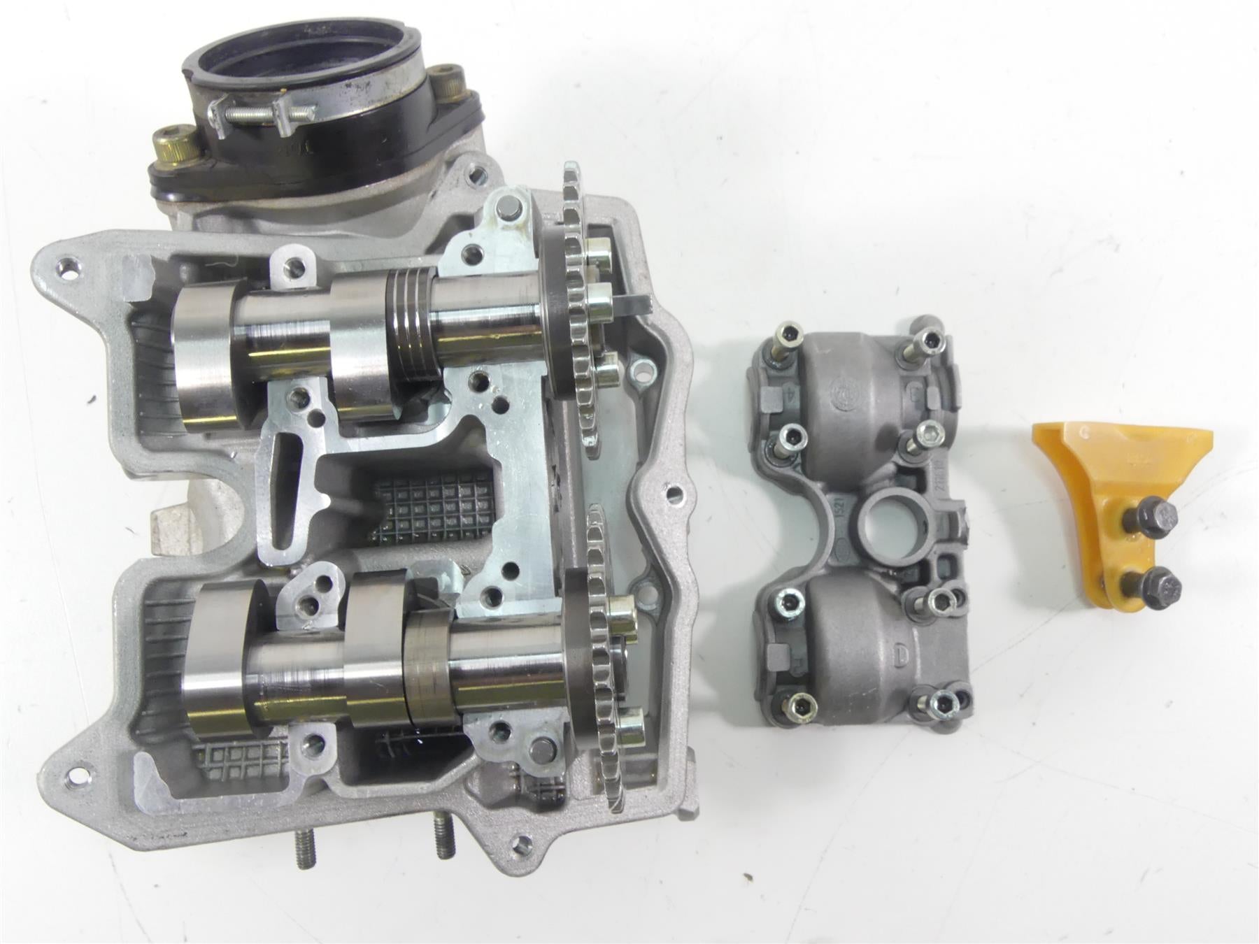 2004 Aprilia RSV1000 R Mille Front Cylinderhead Cylinder Head AP0613465 {{ shop.shopifyCountryName }} - Mototech271