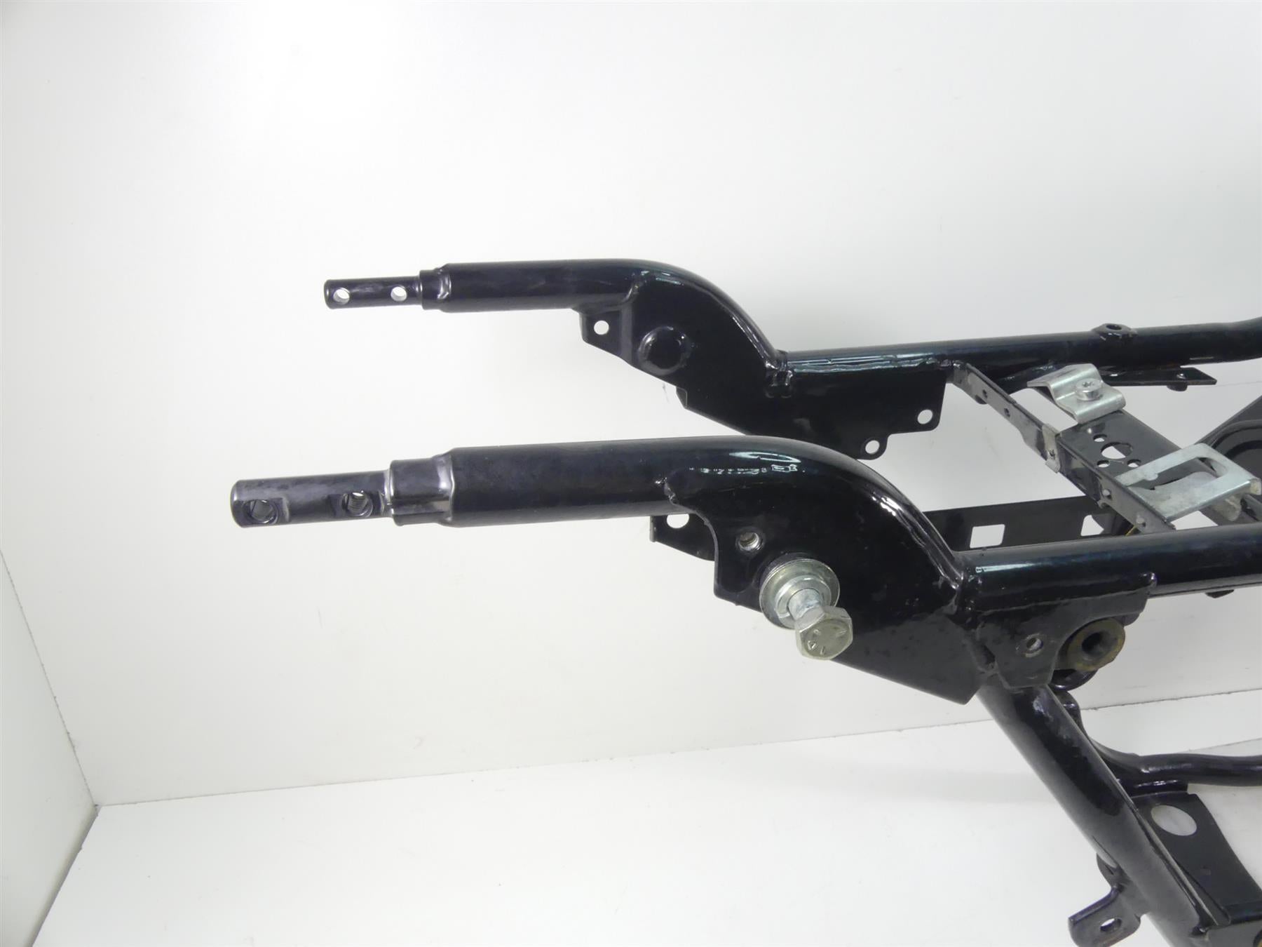 2004 Harley FLHTC SE CVO Electra Glide Straght Main Frame Chassis Slvg 47900-02 {{ shop.shopifyCountryName }} - Mototech271