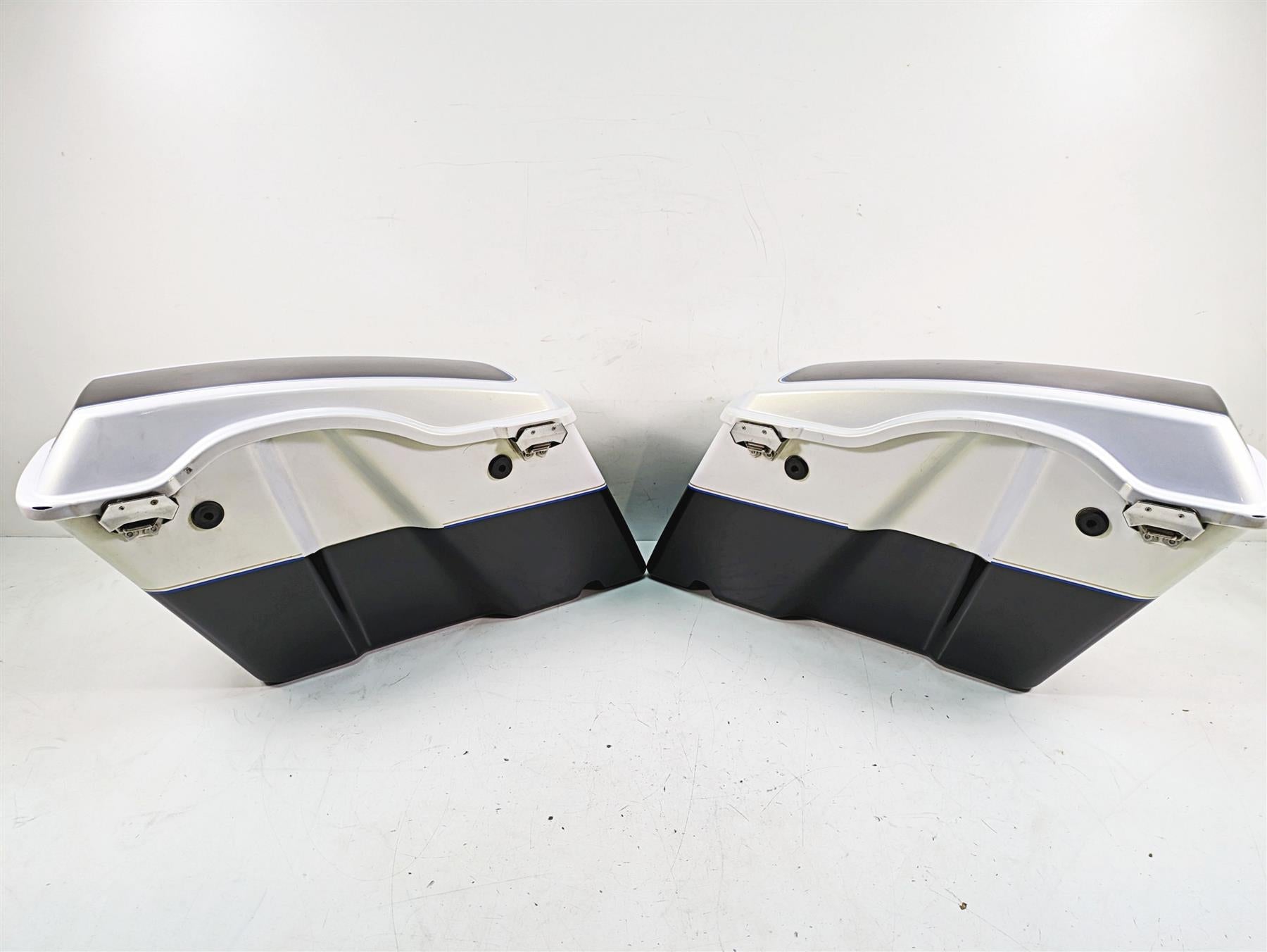 2008 Harley FLHTCU Electra Glide Left Right Saddlebag Saddle Bag Set 90752-93 {{ shop.shopifyCountryName }} - Mototech271