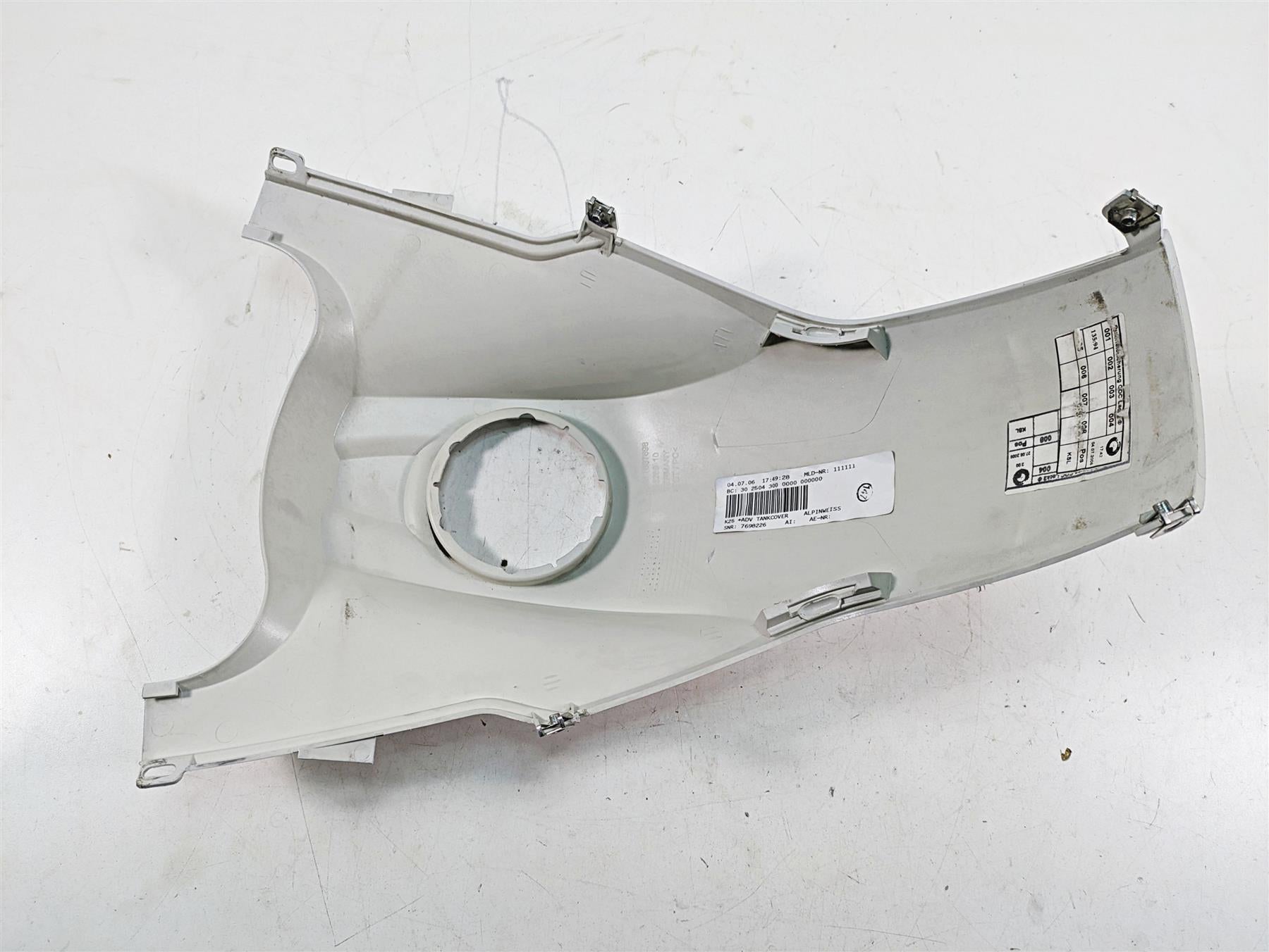2007 BMW R1200GS K255 Adv Tank Center Cover Fairing 46637667698 7698226 {{ shop.shopifyCountryName }} - Mototech271