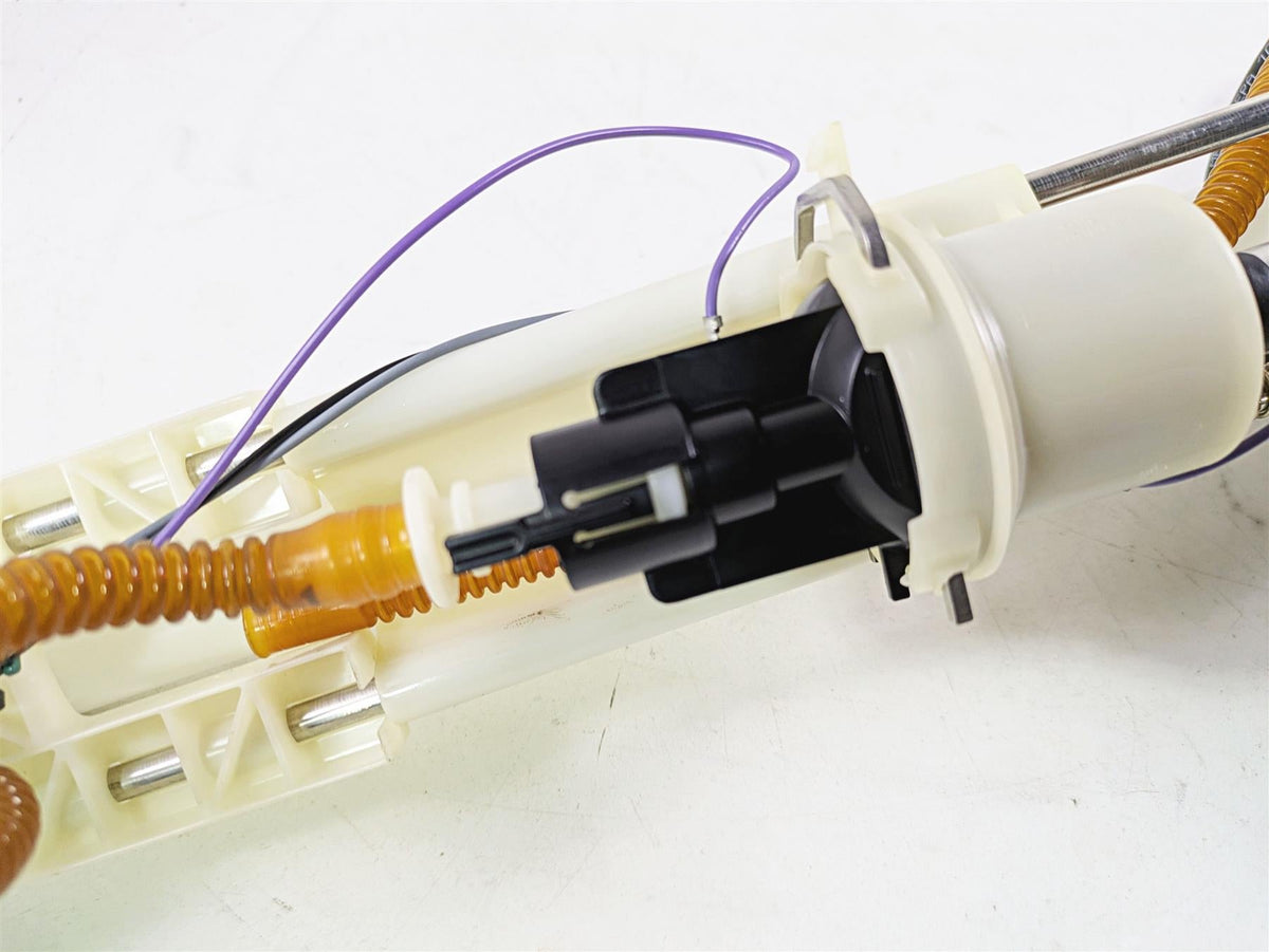 2013 Harley VRSCF Muscle Rod Fuel Gas Petrol Pump - Tested 75310-07 {{ shop.shopifyCountryName }} - Mototech271
