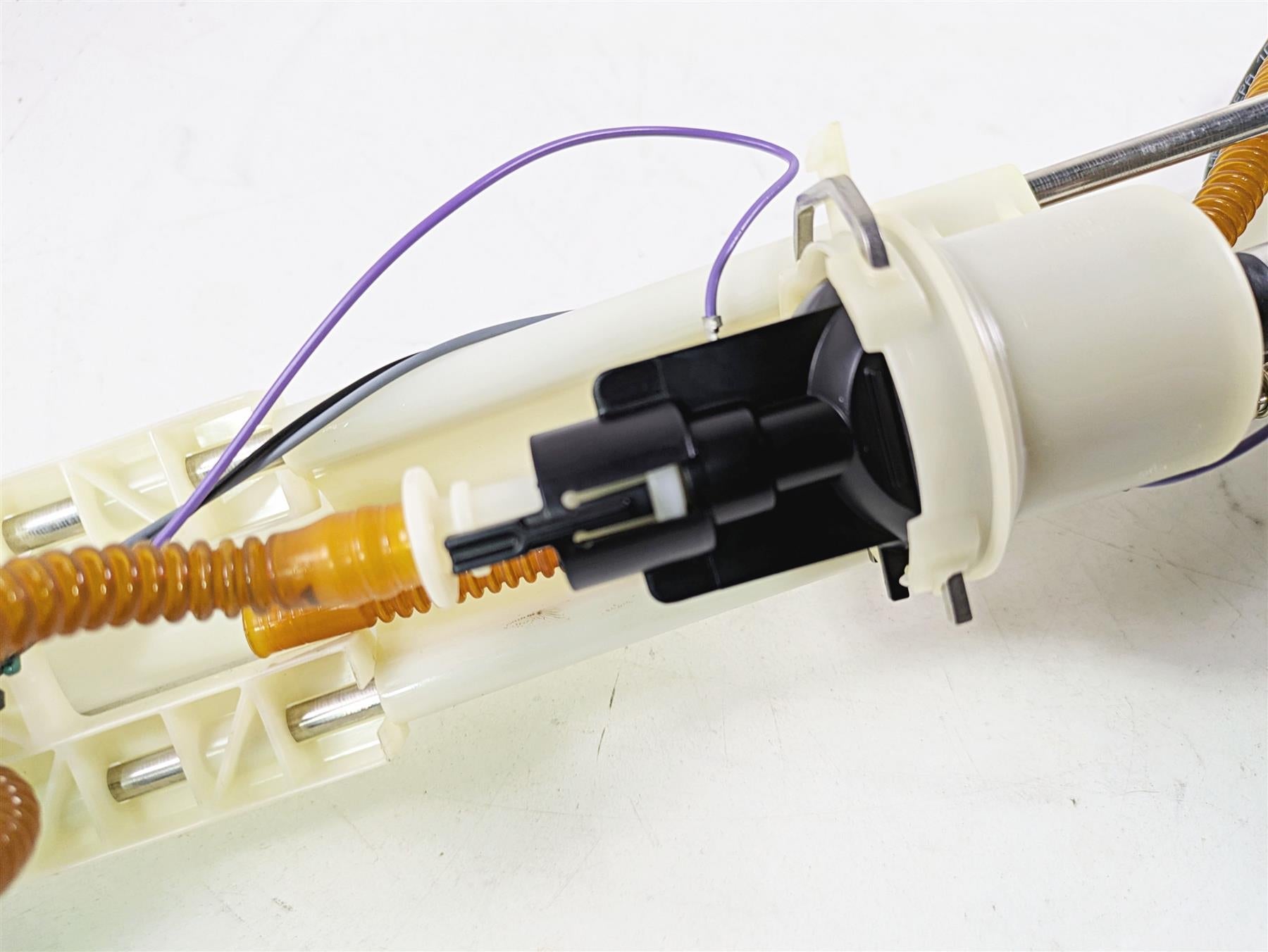 2013 Harley VRSCF Muscle Rod Fuel Gas Petrol Pump - Tested 75310-07 {{ shop.shopifyCountryName }} - Mototech271