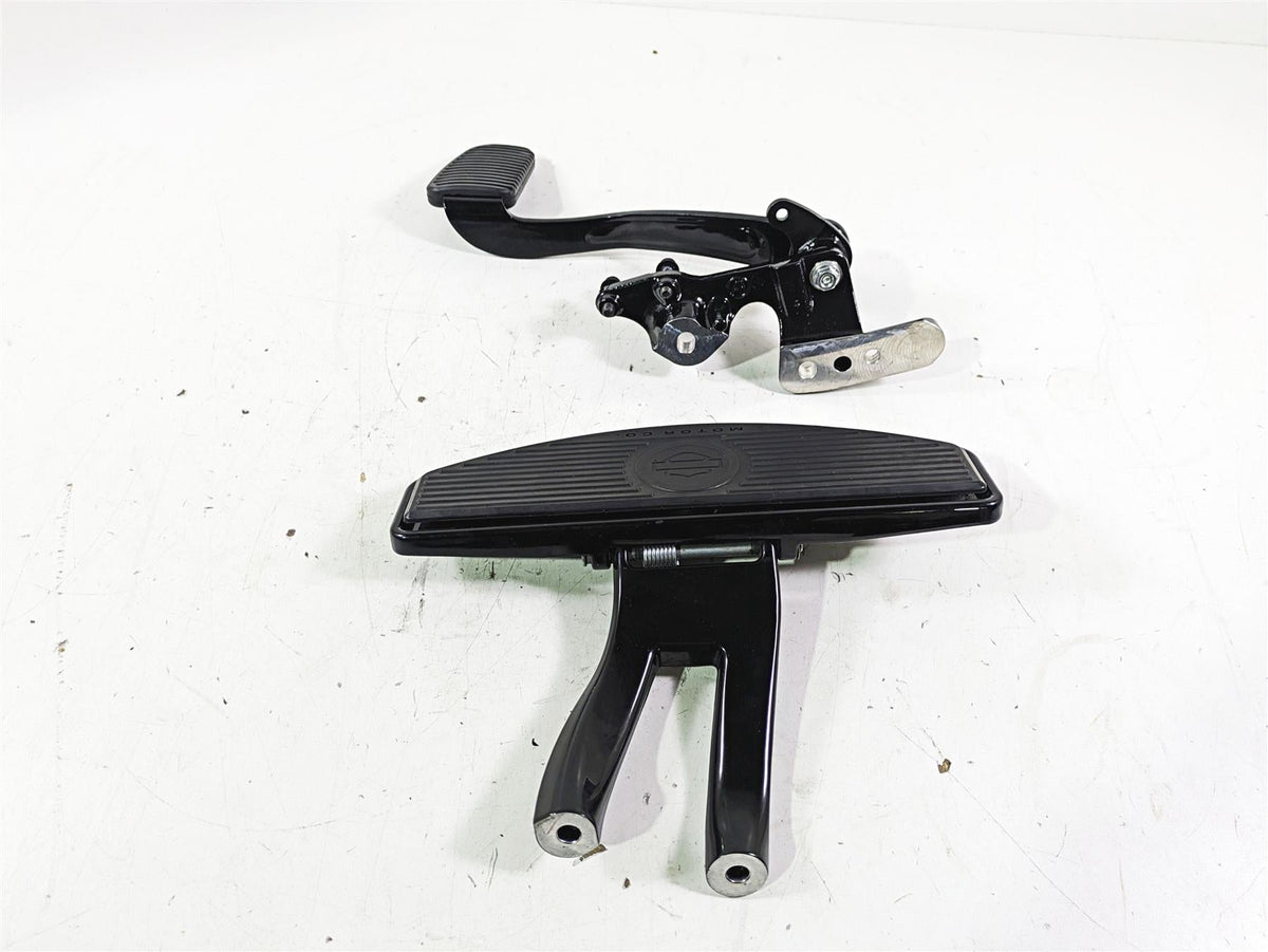 2019 Harley FLHCS Softail Heritage Front Right Floorboard + Brake Pedal 50600206 {{ shop.shopifyCountryName }} - Mototech271