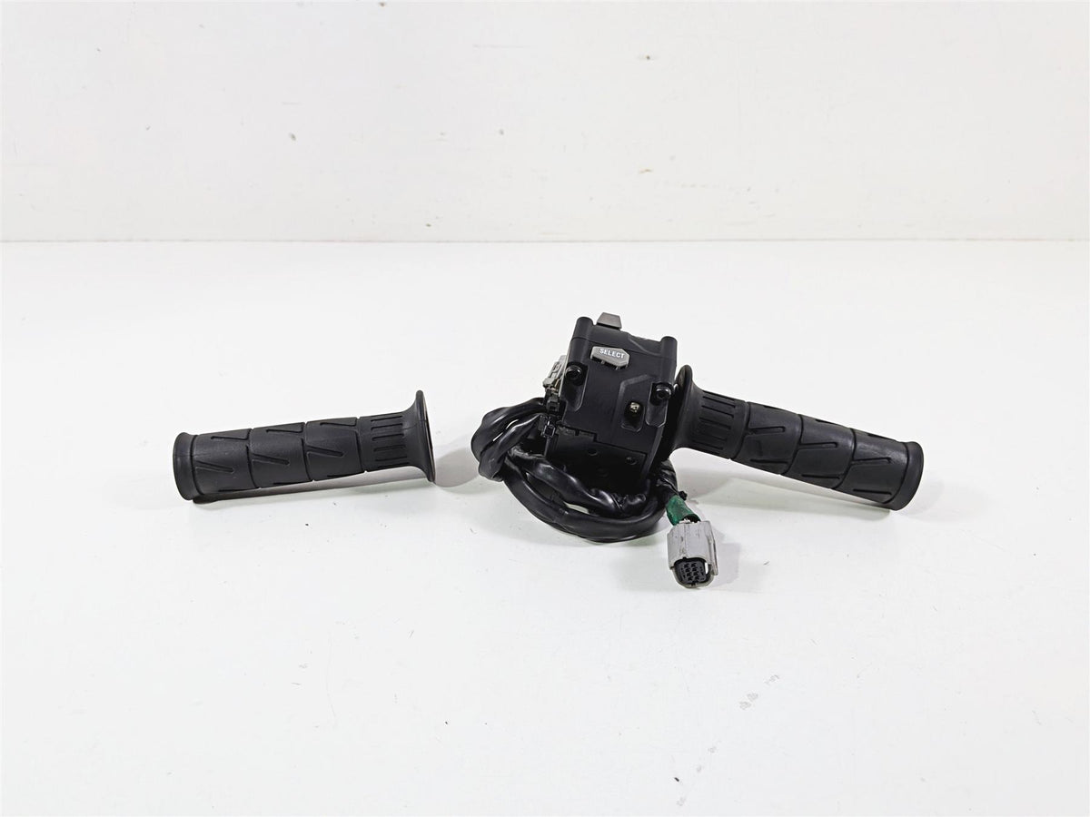 2022 Kawasaki ZX10R ZX1000 Ninja Right Hand Start Control Switch 46091-0585 {{ shop.shopifyCountryName }} - Mototech271