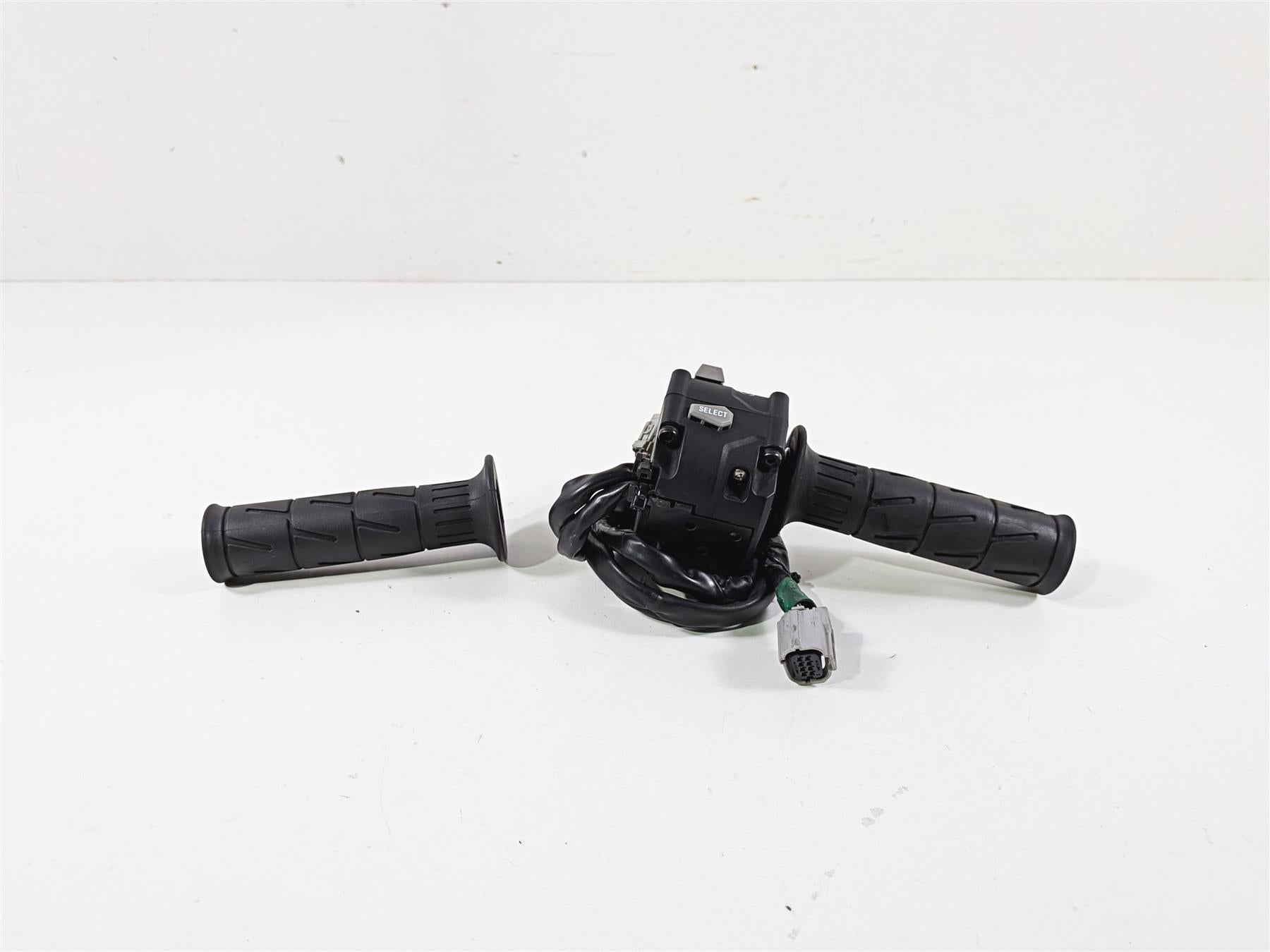 2022 Kawasaki ZX10R ZX1000 Ninja Right Hand Start Control Switch 46091-0585 {{ shop.shopifyCountryName }} - Mototech271