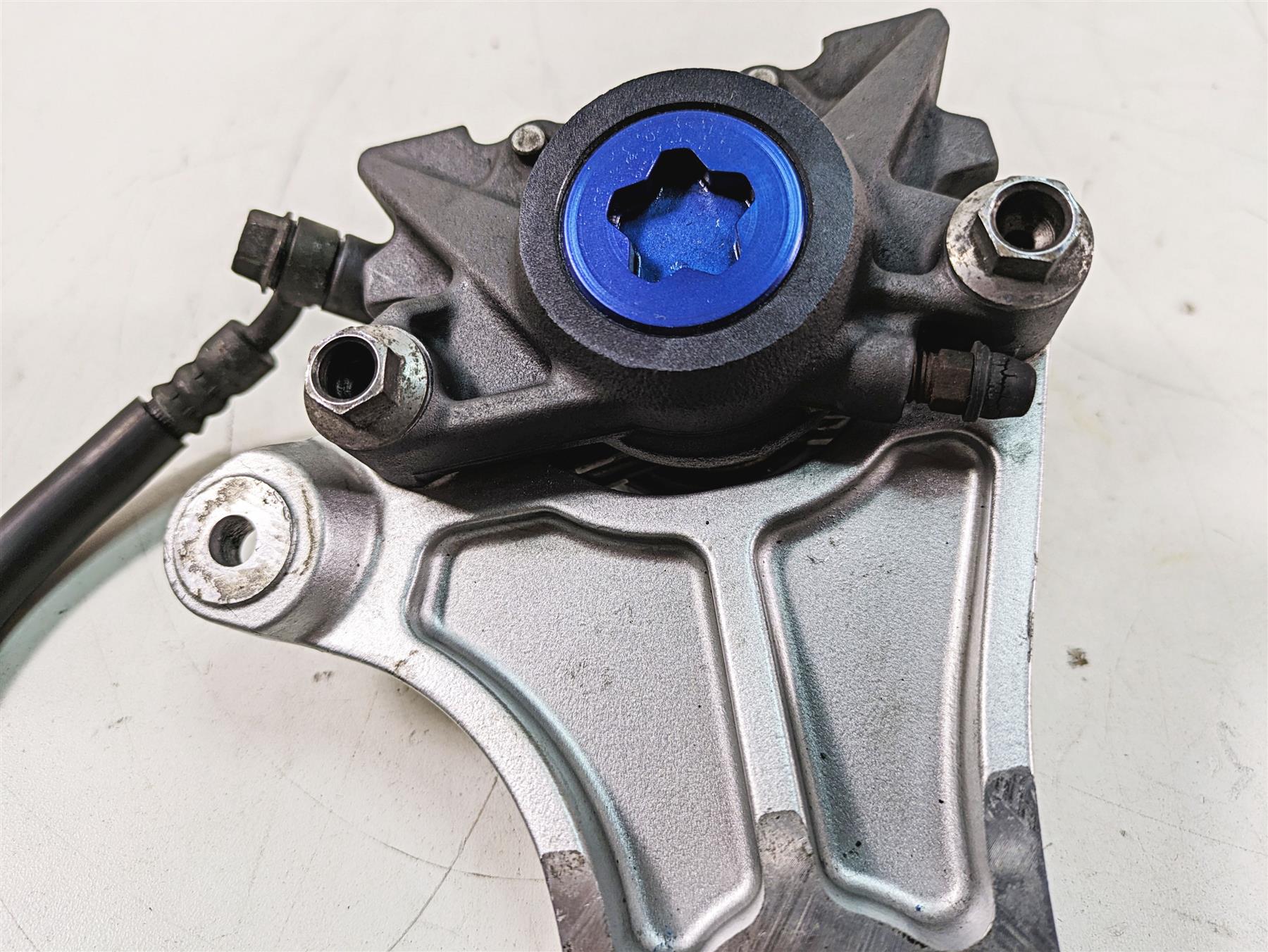 2002 Yamaha FZ1 FZS1000 Fazer Rear Brake Caliper + Line 5LV-2580W-00-00 {{ shop.shopifyCountryName }} - Mototech271