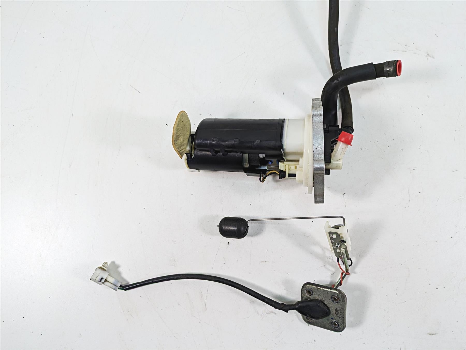 2009 Yamaha XV1900 Raider Fuel Gas Petrol Pump & Sender D7-13907-00-00 {{ shop.shopifyCountryName }} - Mototech271