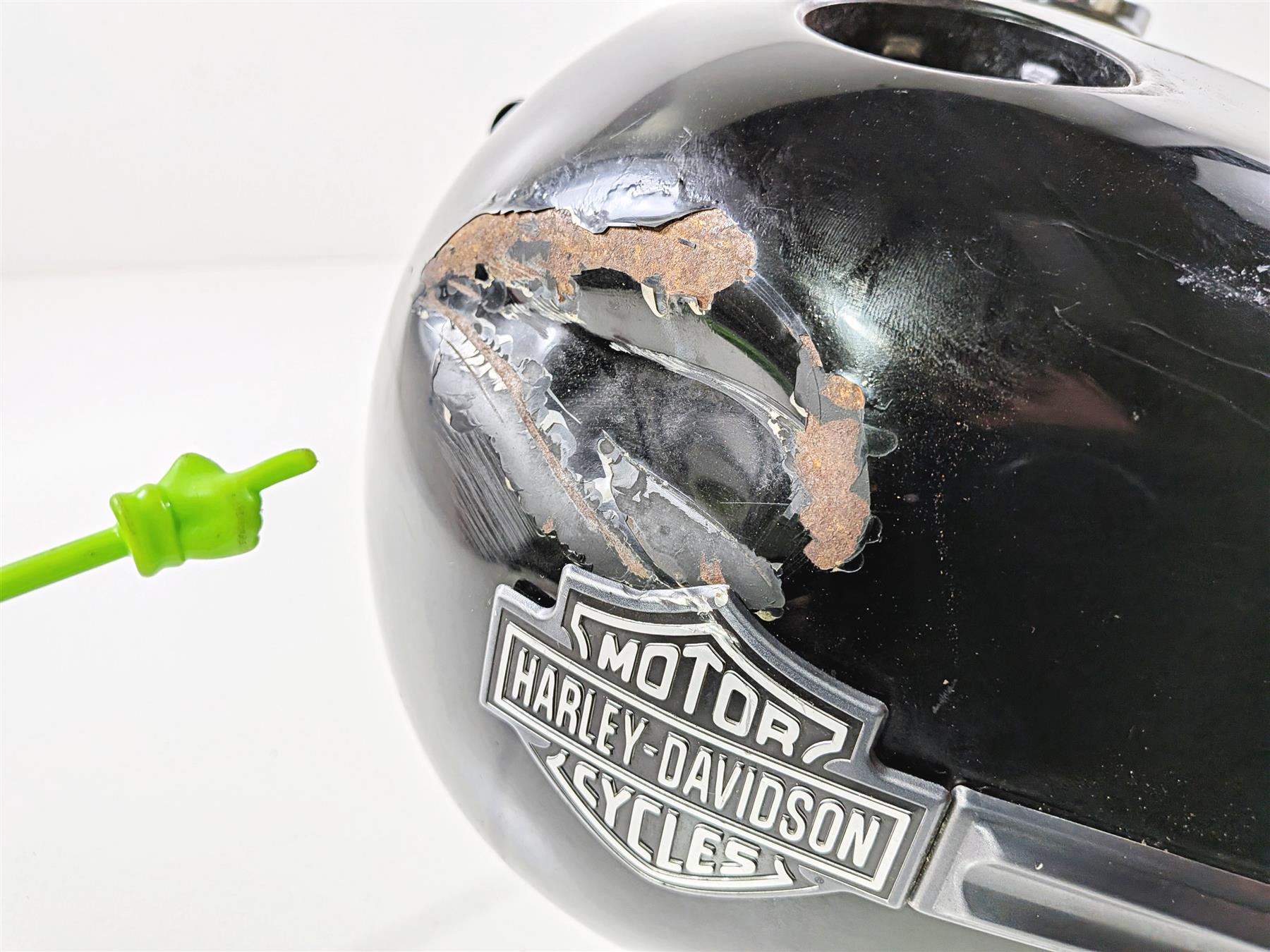 2011 Harley FXDF Dyna Fat Bob Fuel Gas Petrol Tank -Dent 61586-04B {{ shop.shopifyCountryName }} - Mototech271