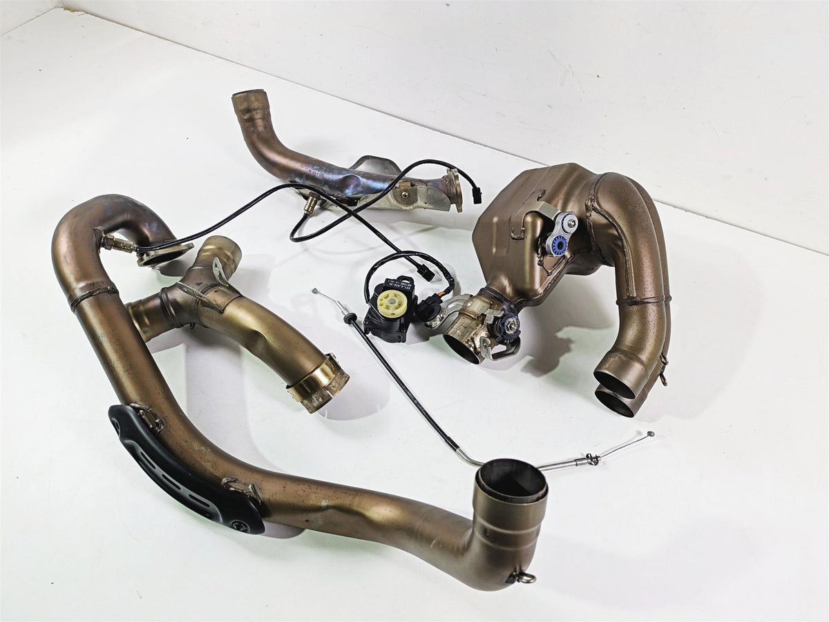 2022 Ducati Hypermotard 950 Exhaust Chamber & Header & Servo 57212111A {{ shop.shopifyCountryName }} - Mototech271