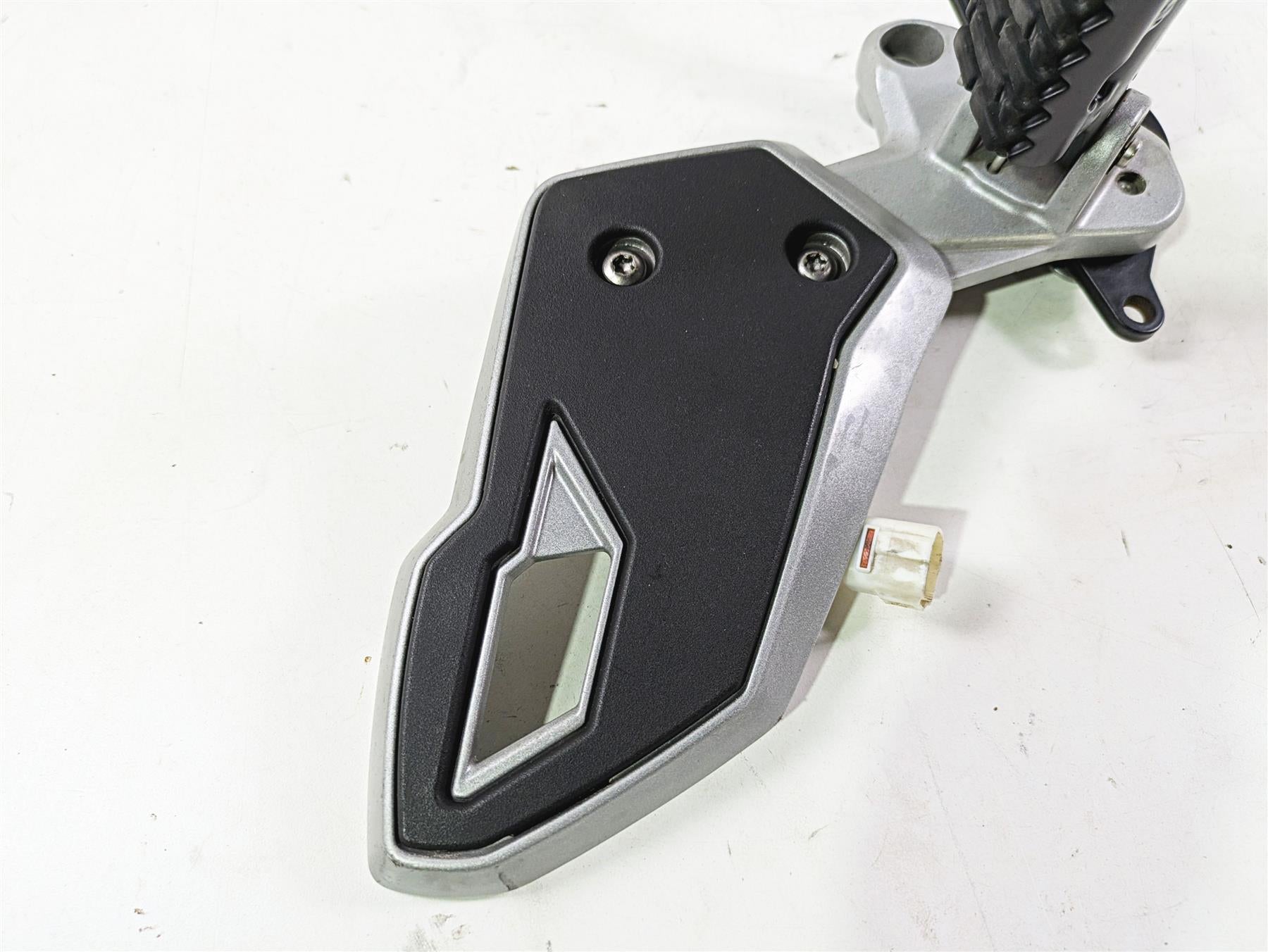 2013 Triumph Tiger 1215 Explorer Right Front Footpeg & Brake Pedal T2080788 {{ shop.shopifyCountryName }} - Mototech271