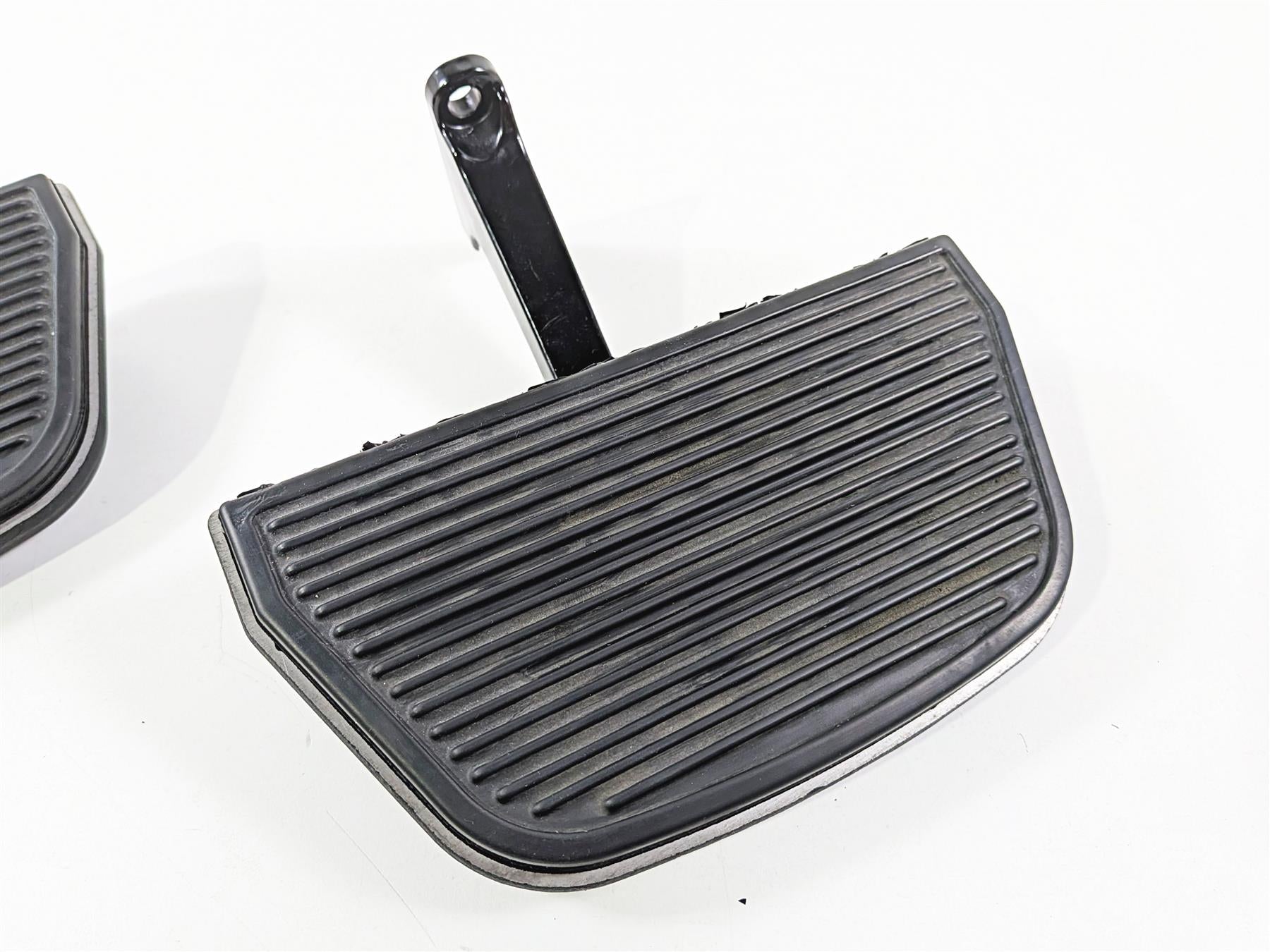 2014 Harley Touring FLHTK Electra Glide Rear Passenger Floor Board Set 52719-10-Mototech271