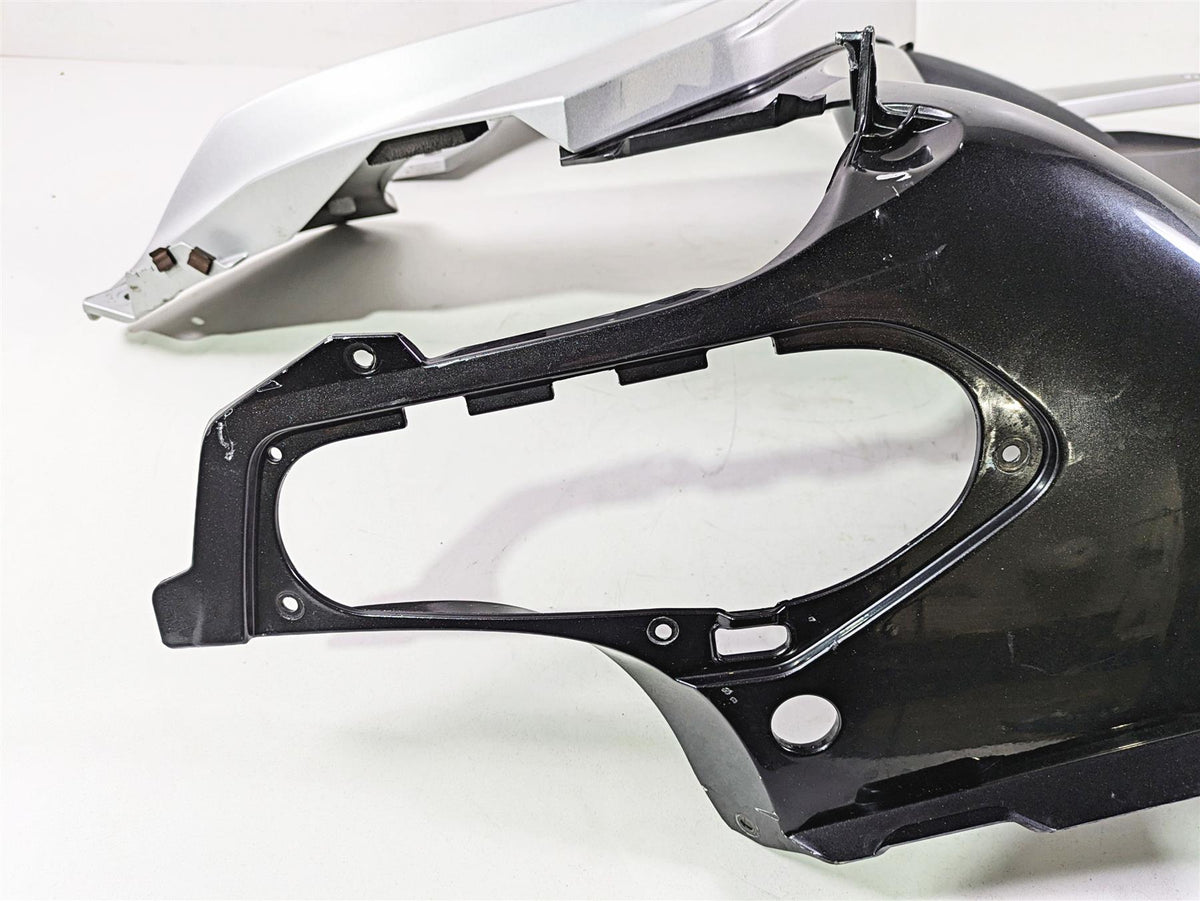2010 BMW R1200RT K26 Right Main Side Fairing Cover - Read 46637681054 {{ shop.shopifyCountryName }} - Mototech271