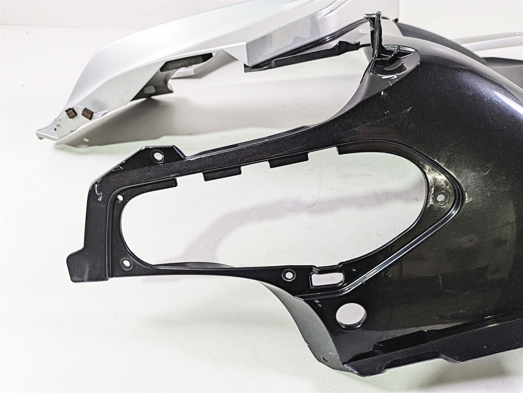 2010 BMW R1200RT K26 Right Main Side Fairing Cover - Read 46637681054 {{ shop.shopifyCountryName }} - Mototech271