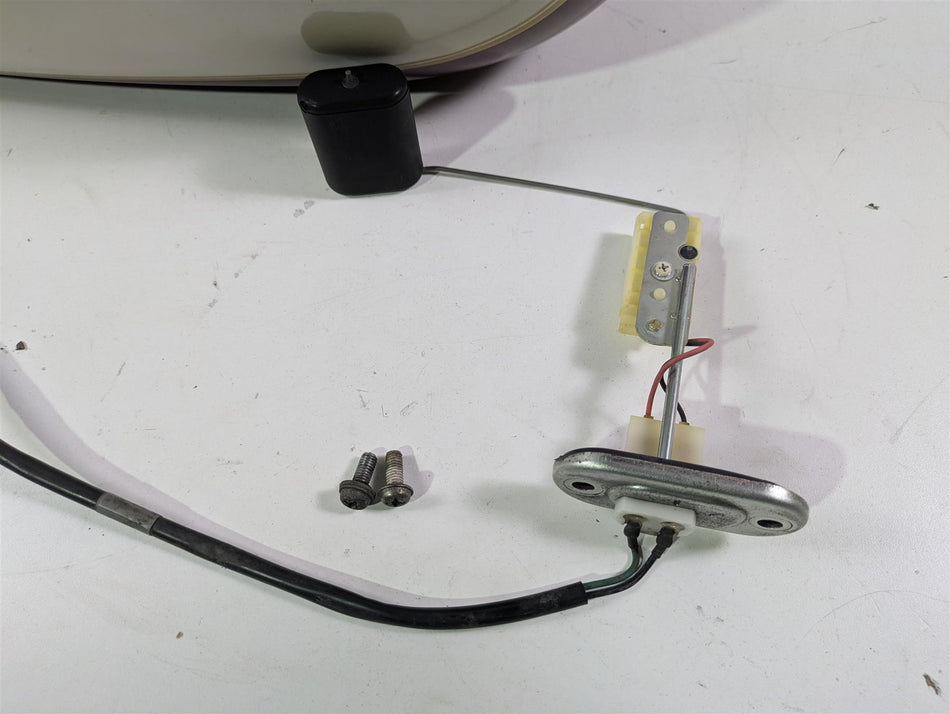 1999 Yamaha XV1600 Road Star Fuel Gas Tank + Petcock & Sender -Dent 4WM-Y2410-31 {{ shop.shopifyCountryName }} - Mototech271