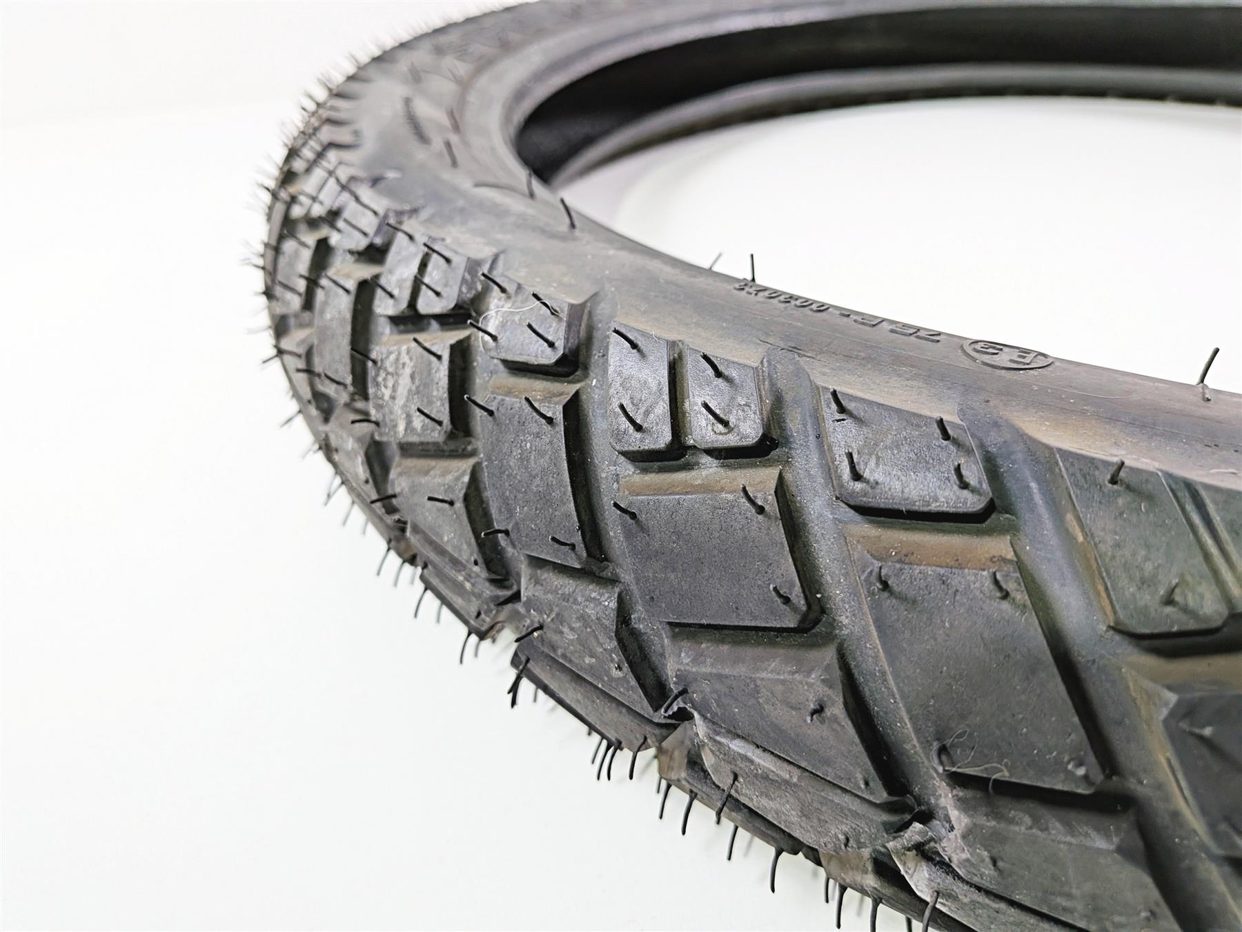Used Front Motorcycle Tire Pirelli MT90 Scorpio 90/90-21 35560 {{ shop.shopifyCountryName }} - Mototech271