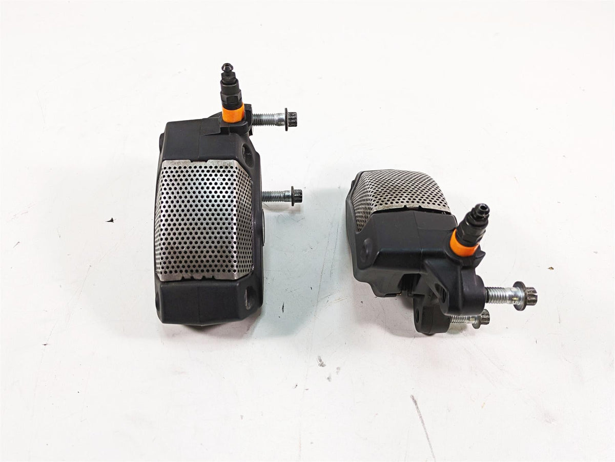 2011 Harley Touring FLTRU Road Glide Front Brake Caliper Set 43027-08 44023-08 {{ shop.shopifyCountryName }} - Mototech271