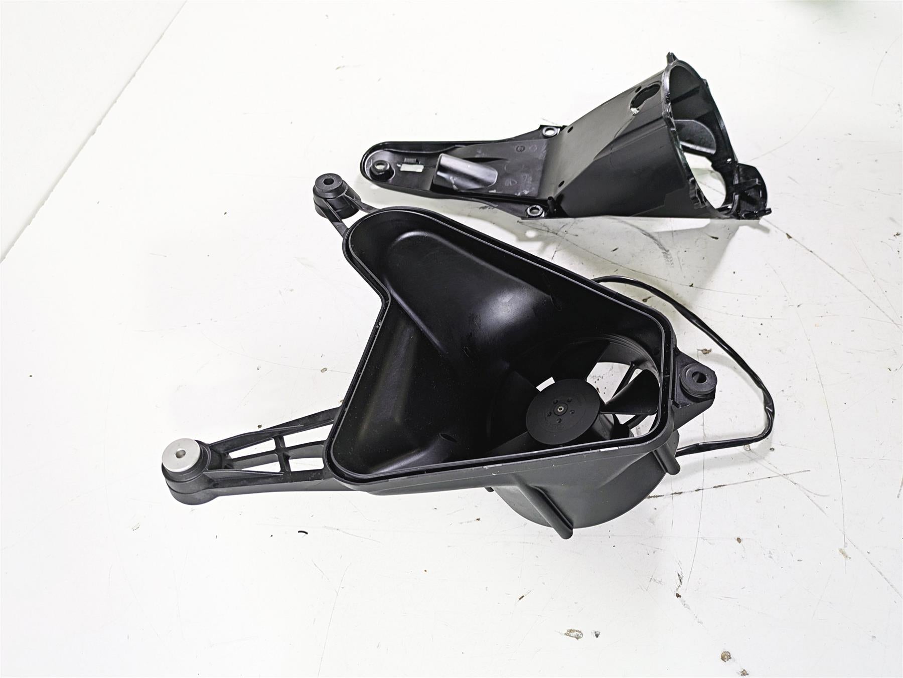 2015 Ducati Panigale 1299 S Radiator Coolant Fan & Mount 8292A342A {{ shop.shopifyCountryName }} - Mototech271