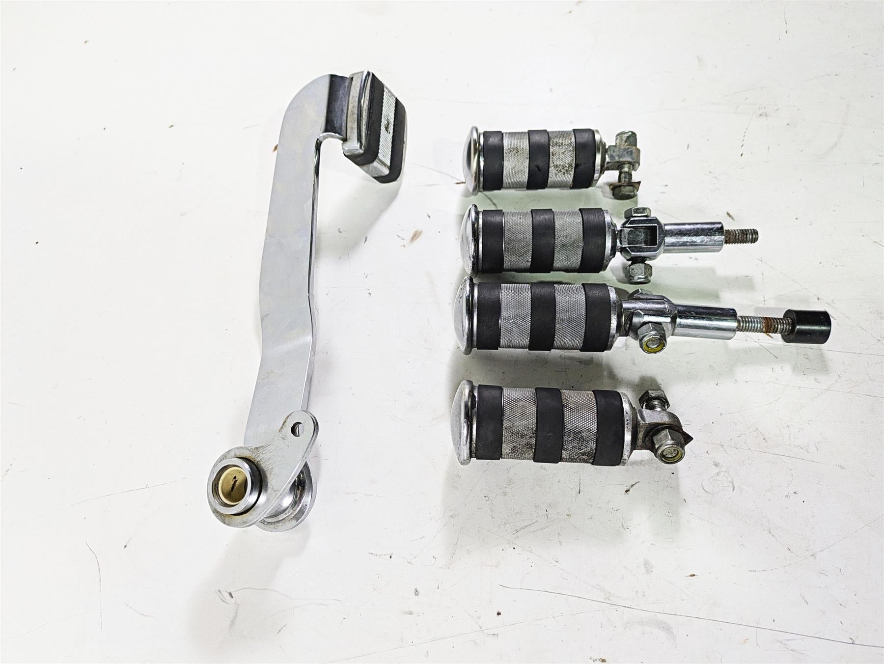 2003 Harley Softail FXSTDI Deuce 100th Brake Pedal & Footpeg Foot Peg Rest Set {{ shop.shopifyCountryName }} - Mototech271
