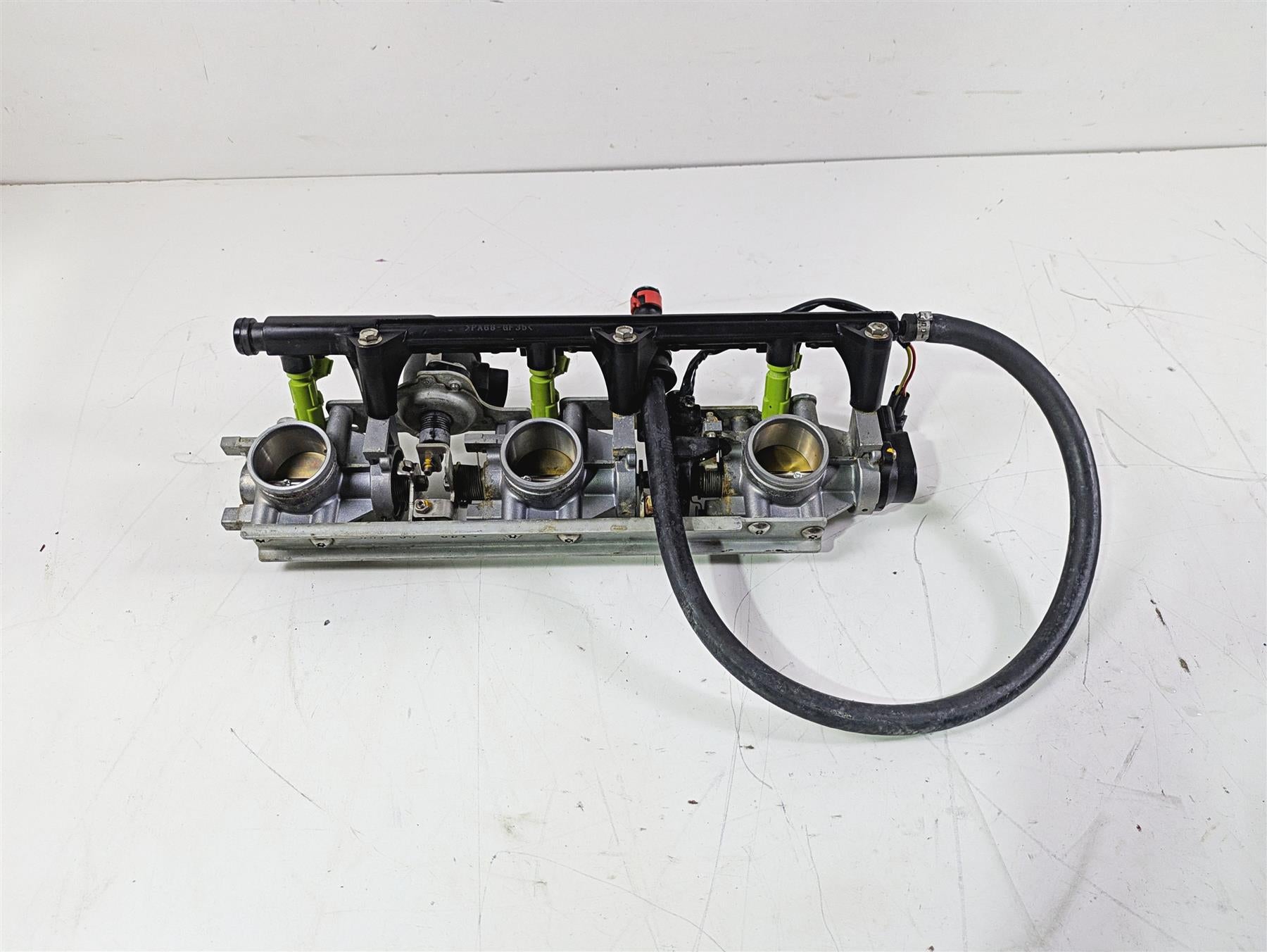 2006 Yamaha GP1300R Waverunner Throttle Body Fuel Injector Set 60T-13750-00-00 {{ shop.shopifyCountryName }} - Mototech271