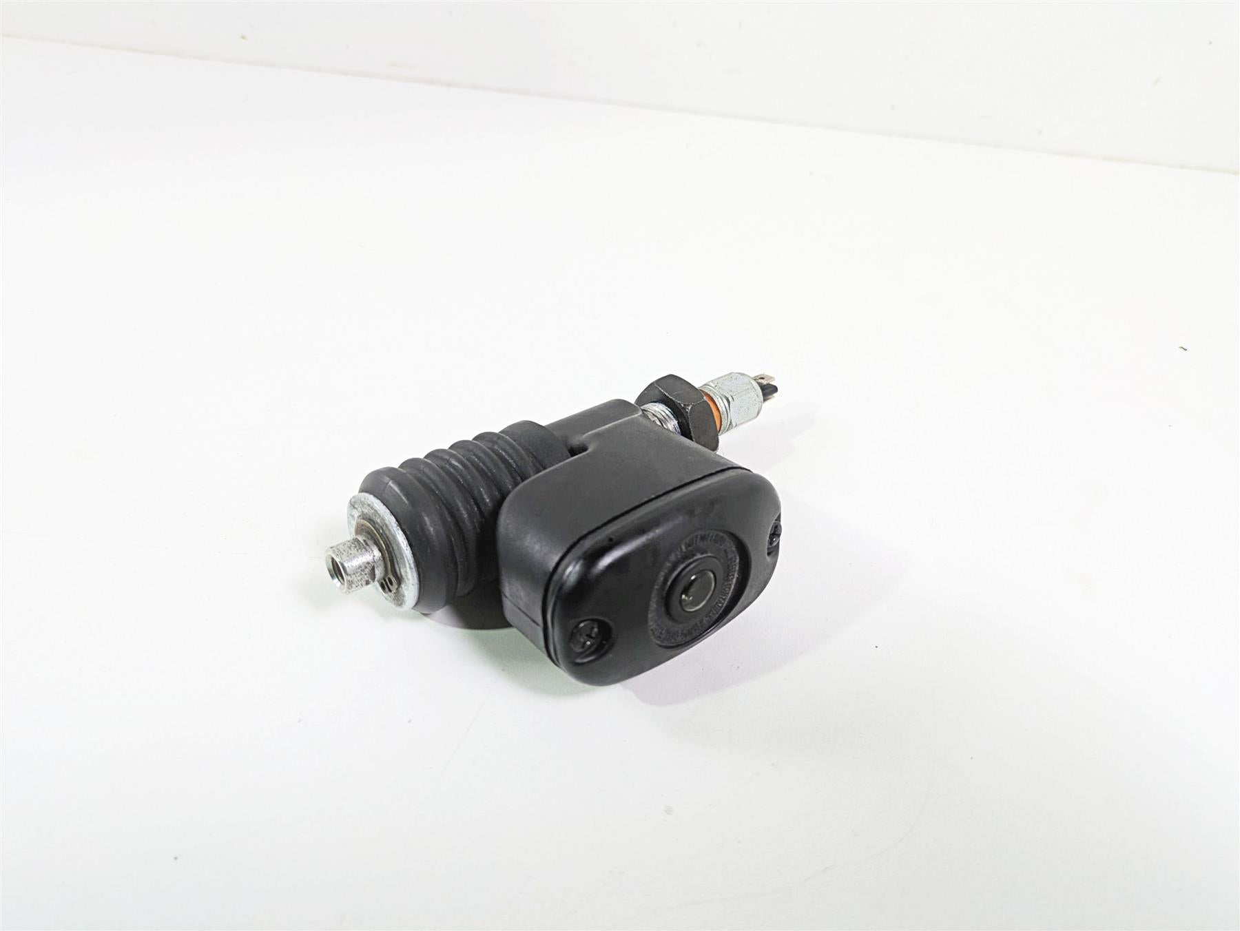 2016 Harley FXDF Dyna Fat Bob Rear Brake Master Cylinder 41700060 {{ shop.shopifyCountryName }} - Mototech271