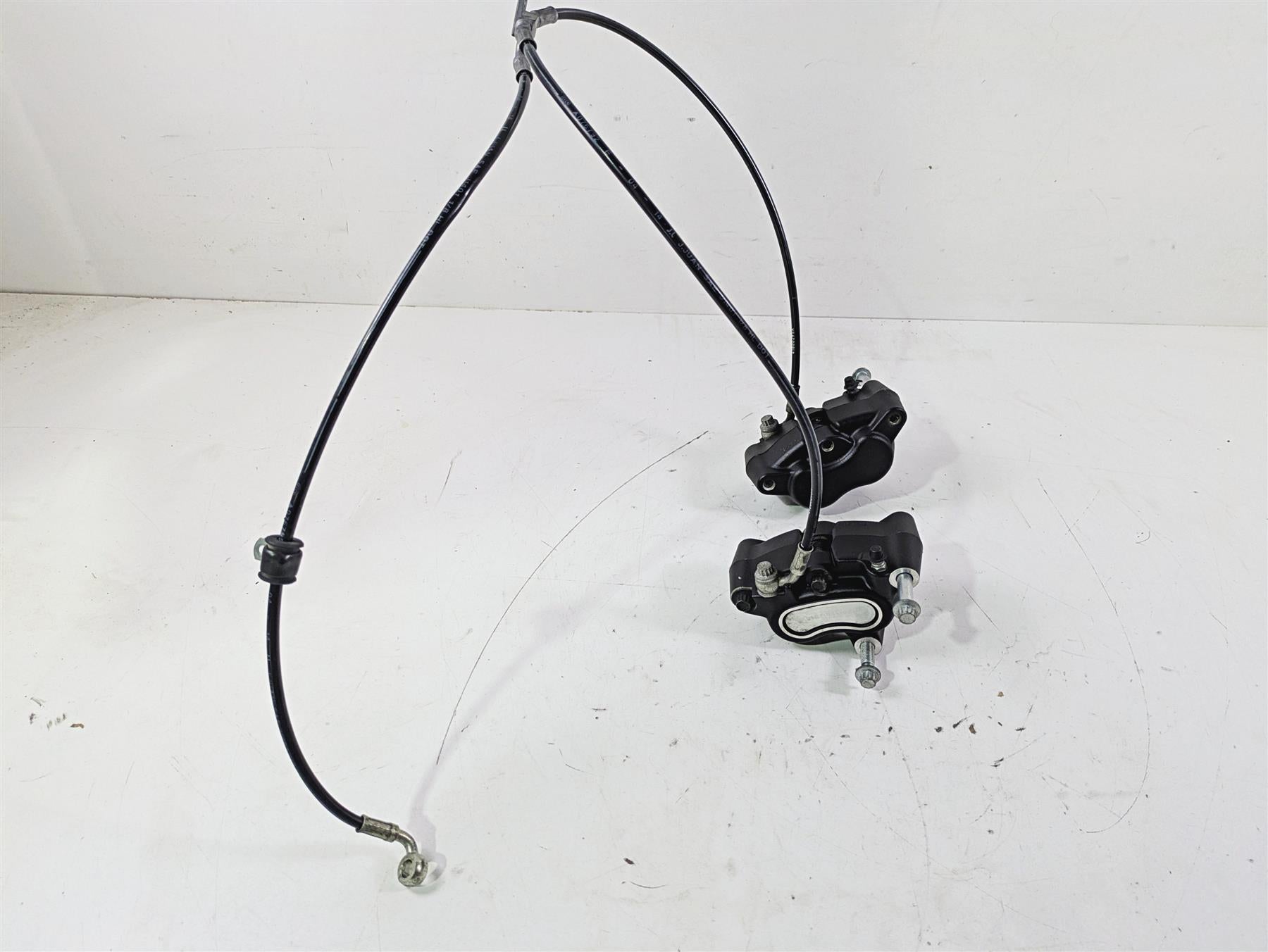 2015 Harley FXDL Dyna Low Rider Front Brake Caliper Set 41300001 41300002