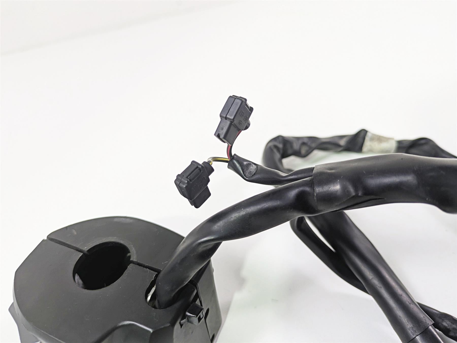 2014 Yamaha YZFR1 R1 RN22 Left Hand Control Switch 1KB-83972-00-00 {{ shop.shopifyCountryName }} - Mototech271