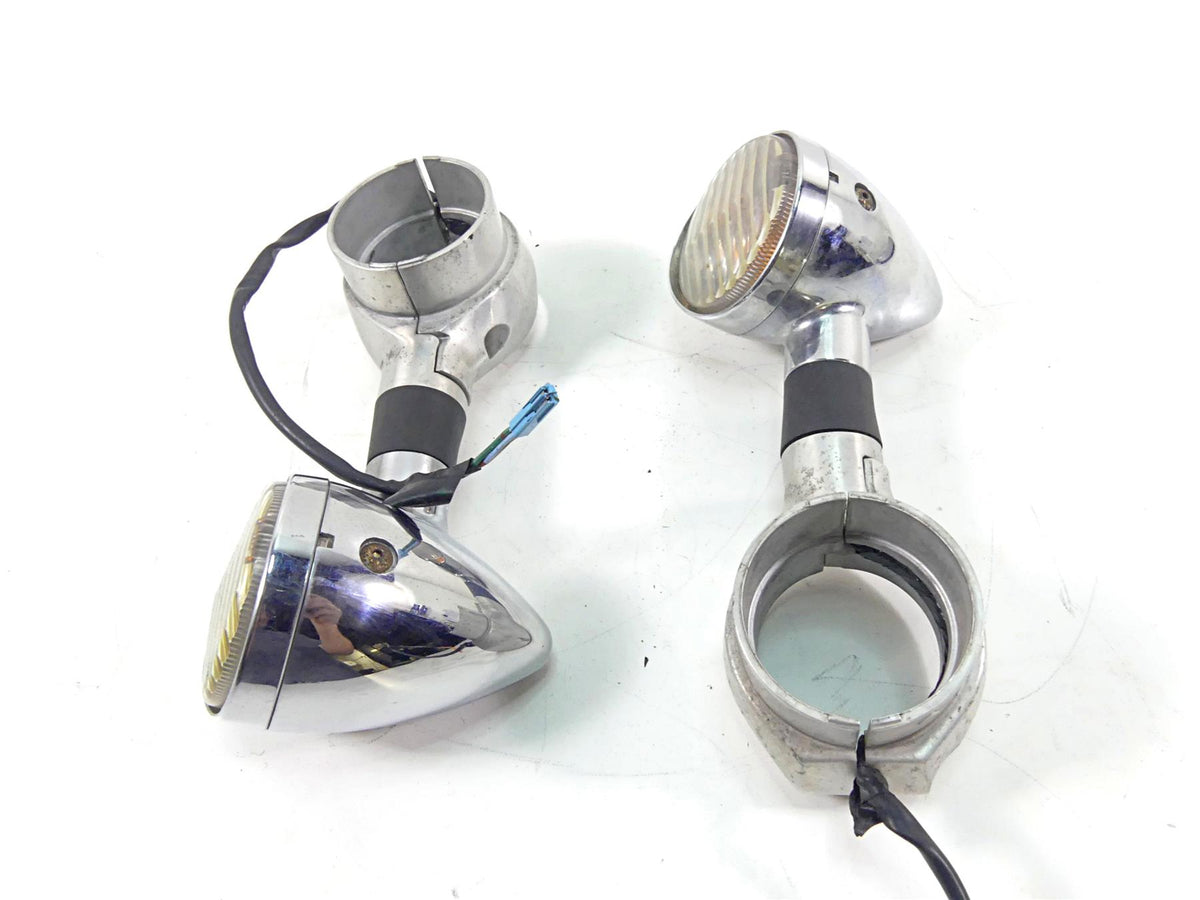 2007 Honda VTX1800 T2 Front Blinker & Clamp Set 33400-MCV-R11 33450-MCV-R11 {{ shop.shopifyCountryName }} - Mototech271