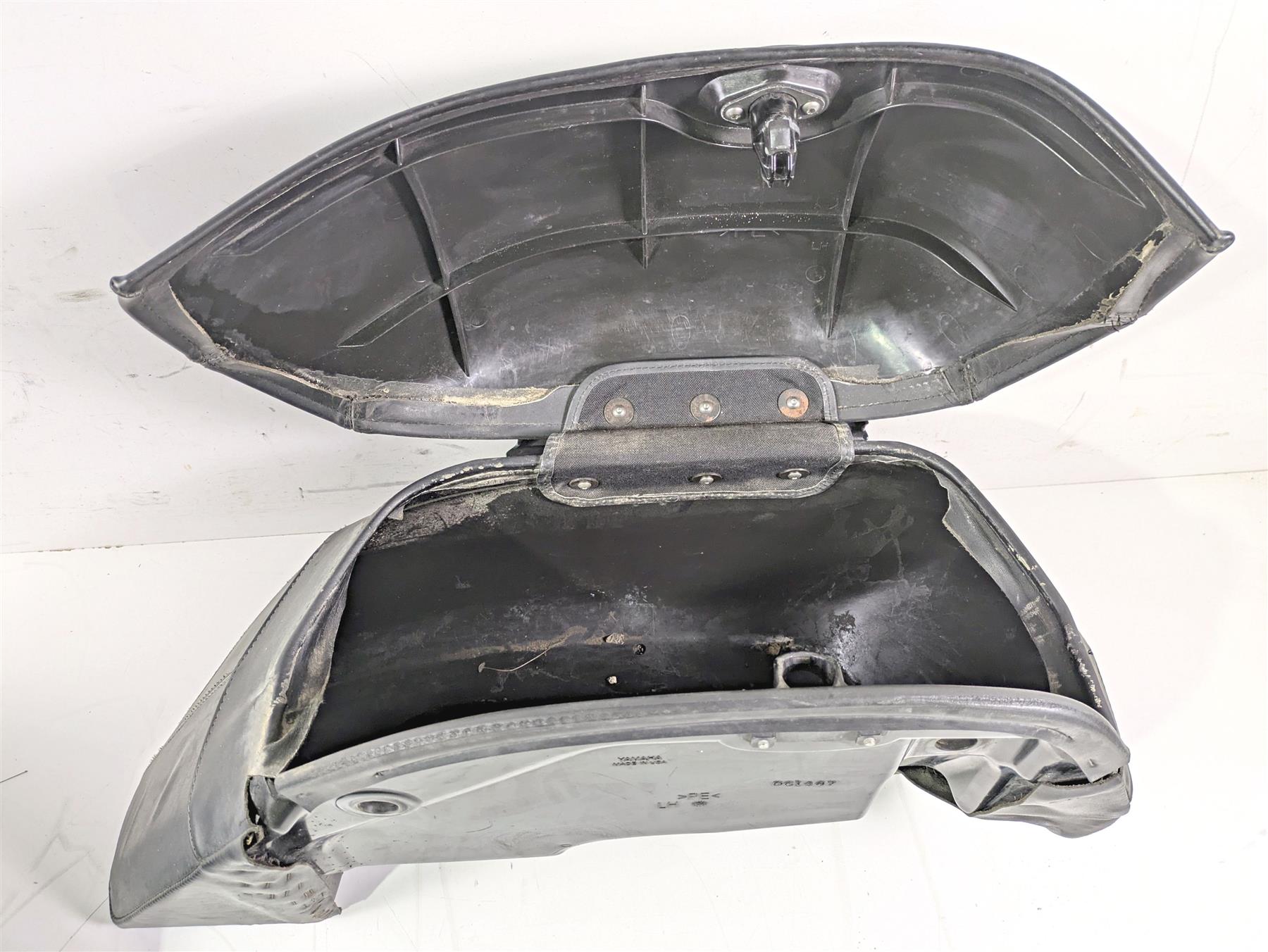 2008 Yamaha XVS1300 V-Star Tourer Saddlebag Set 5S6-F8440-00-00 5S6-F8430-00-00 {{ shop.shopifyCountryName }} - Mototech271