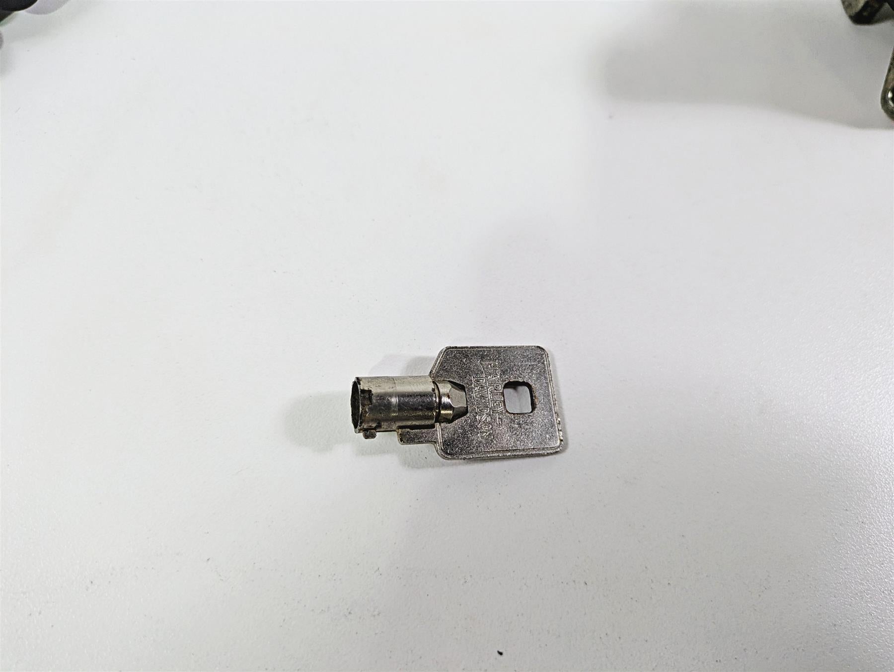 2005 Harley Touring FLHRI Road King Ignition Switch Fork Lock Set 71540-94B {{ shop.shopifyCountryName }} - Mototech271