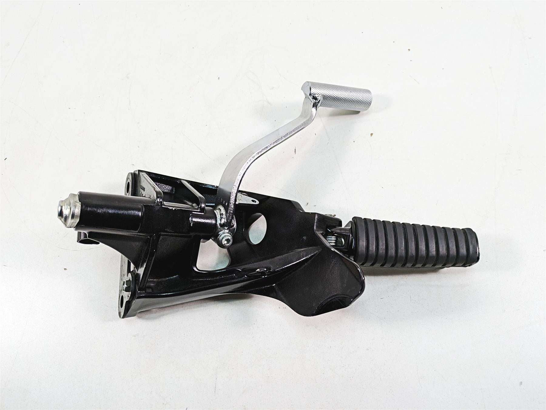 2016 Suzuki M109R VZR1800 Right Front Footpeg & Brake Pedal 43511-48G10 {{ shop.shopifyCountryName }} - Mototech271