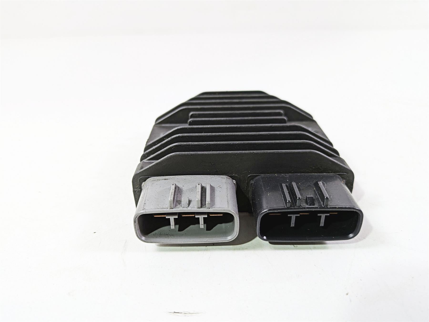 2006 Triumph Rocket 3 Rectifier Voltage Regulator FH009AA T1300470 {{ shop.shopifyCountryName }} - Mototech271