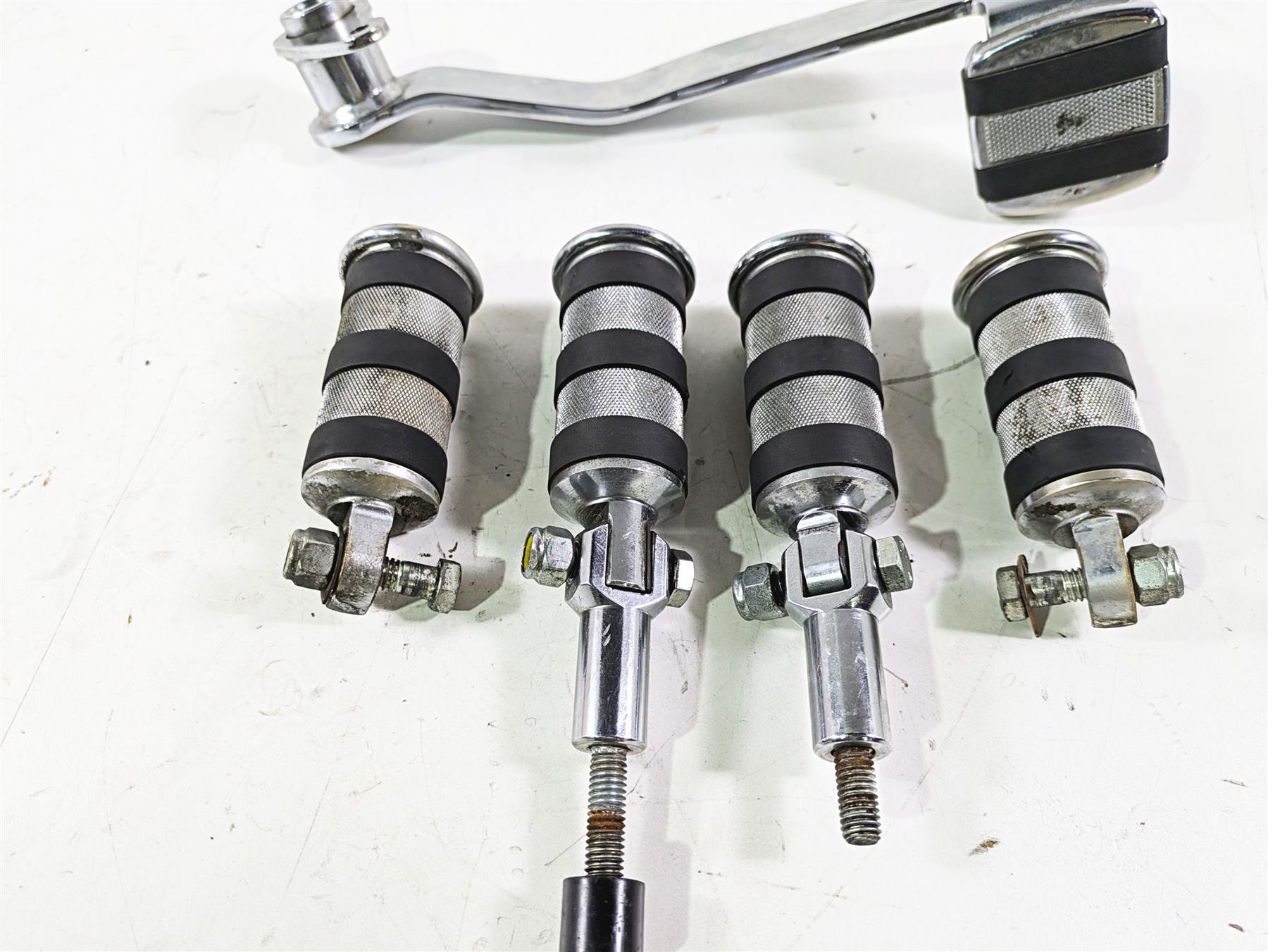 2003 Harley Softail FXSTDI Deuce 100th Brake Pedal & Footpeg Foot Peg Rest Set {{ shop.shopifyCountryName }} - Mototech271