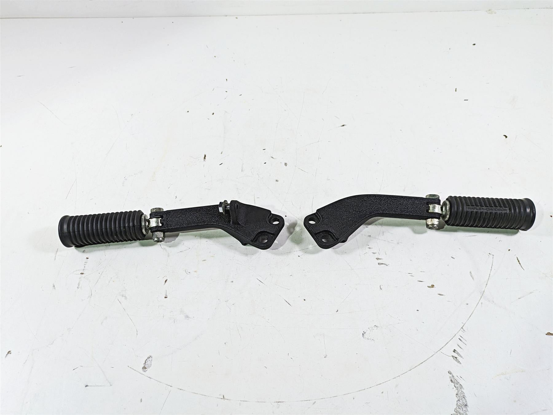 2012 Harley FLD Dyna Switchback Rear Passenger Footpeg Rest Set 49230-06 49224-06A {{ shop.shopifyCountryName }} - Mototech271
