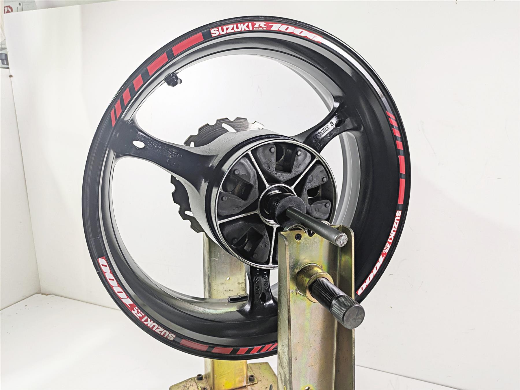 2006 Suzuki GSXR1000 K6 Straight Rear Wheel Rim 17x6 64111-41G00-019 {{ shop.shopifyCountryName }} - Mototech271