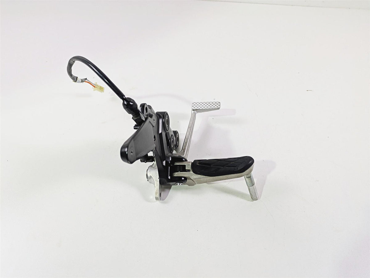 2023 Suzuki GSX1300 RR Hayabusa Right Front Footpeg & Brake Pedal 43510-10L00 {{ shop.shopifyCountryName }} - Mototech271