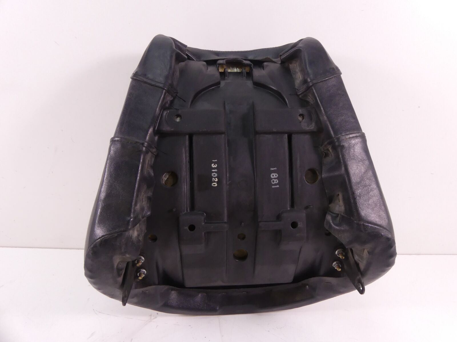 2001 Kawasaki VN1500 Vulcan C Front Rider Driver Seat Saddle 53001-1881 {{ shop.shopifyCountryName }} - Mototech271