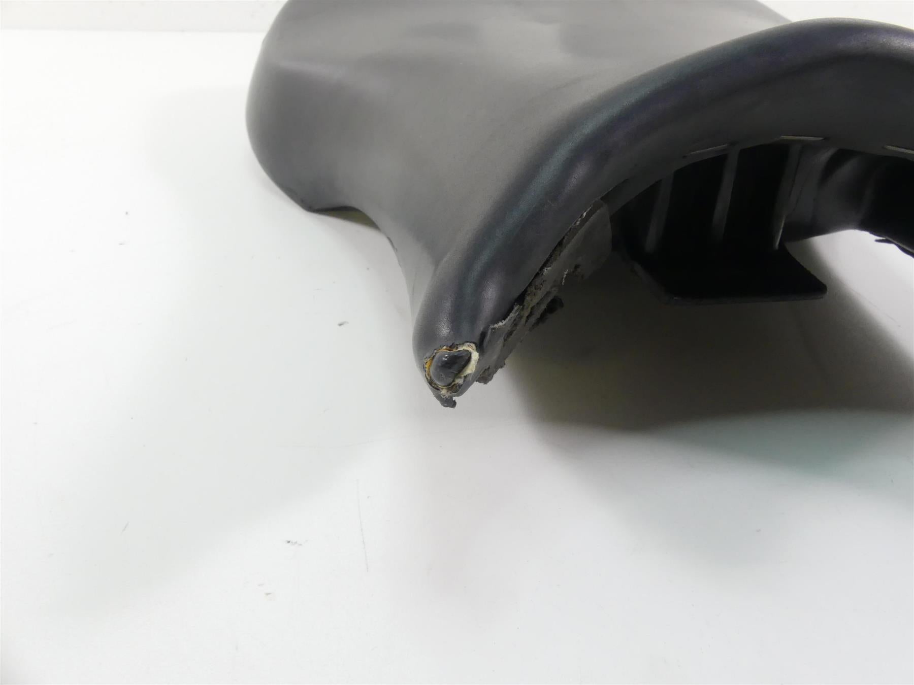 2006 Triumph Daytona 675 Front Rider Driver Seat Saddle T2306512 {{ shop.shopifyCountryName }} - Mototech271