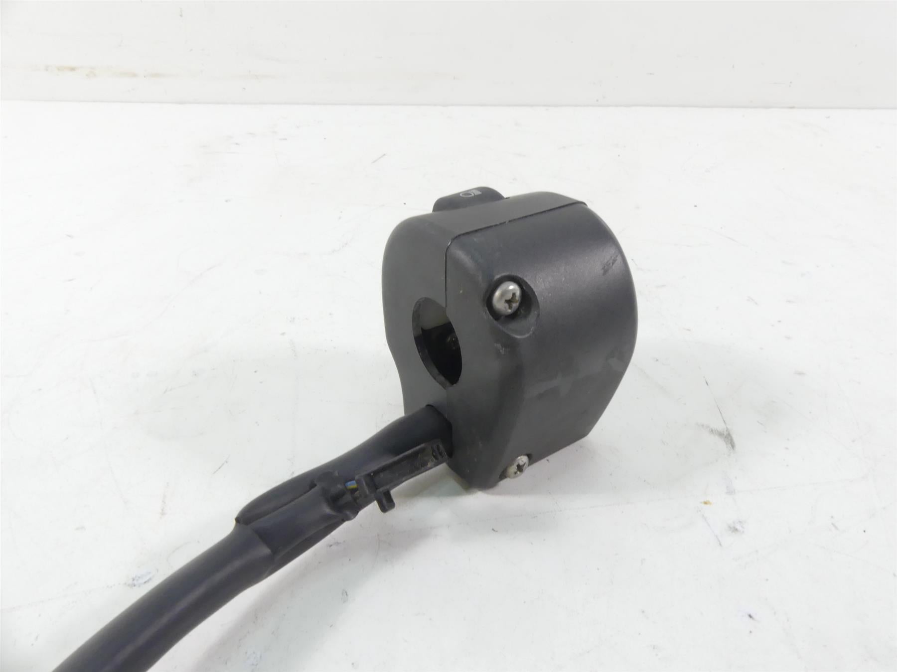 2007 Yamaha XVS1300 V-Star Left Hand Light Horn Control Switch 3D8-83973-00-00 {{ shop.shopifyCountryName }} - Mototech271