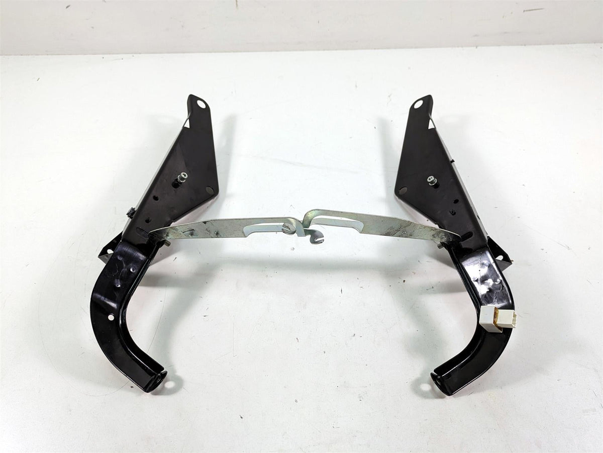 2006 Harley Touring FLHTCUI Electra Glide Front Fairing Mounts 58478-96 58479-96 {{ shop.shopifyCountryName }} - Mototech271