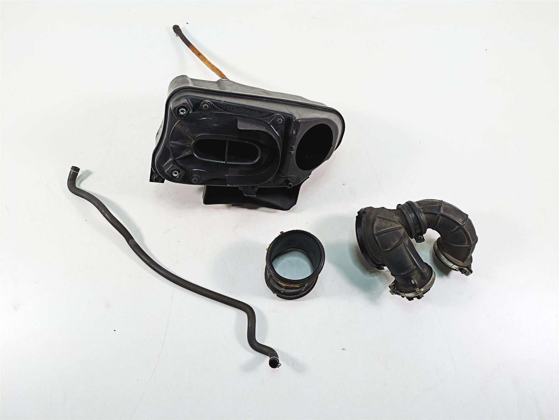 2006 Honda VT1100 C2 Shadow Air Box Cleaner Breather & Tubes 17210-MM8-020 {{ shop.shopifyCountryName }} - Mototech271