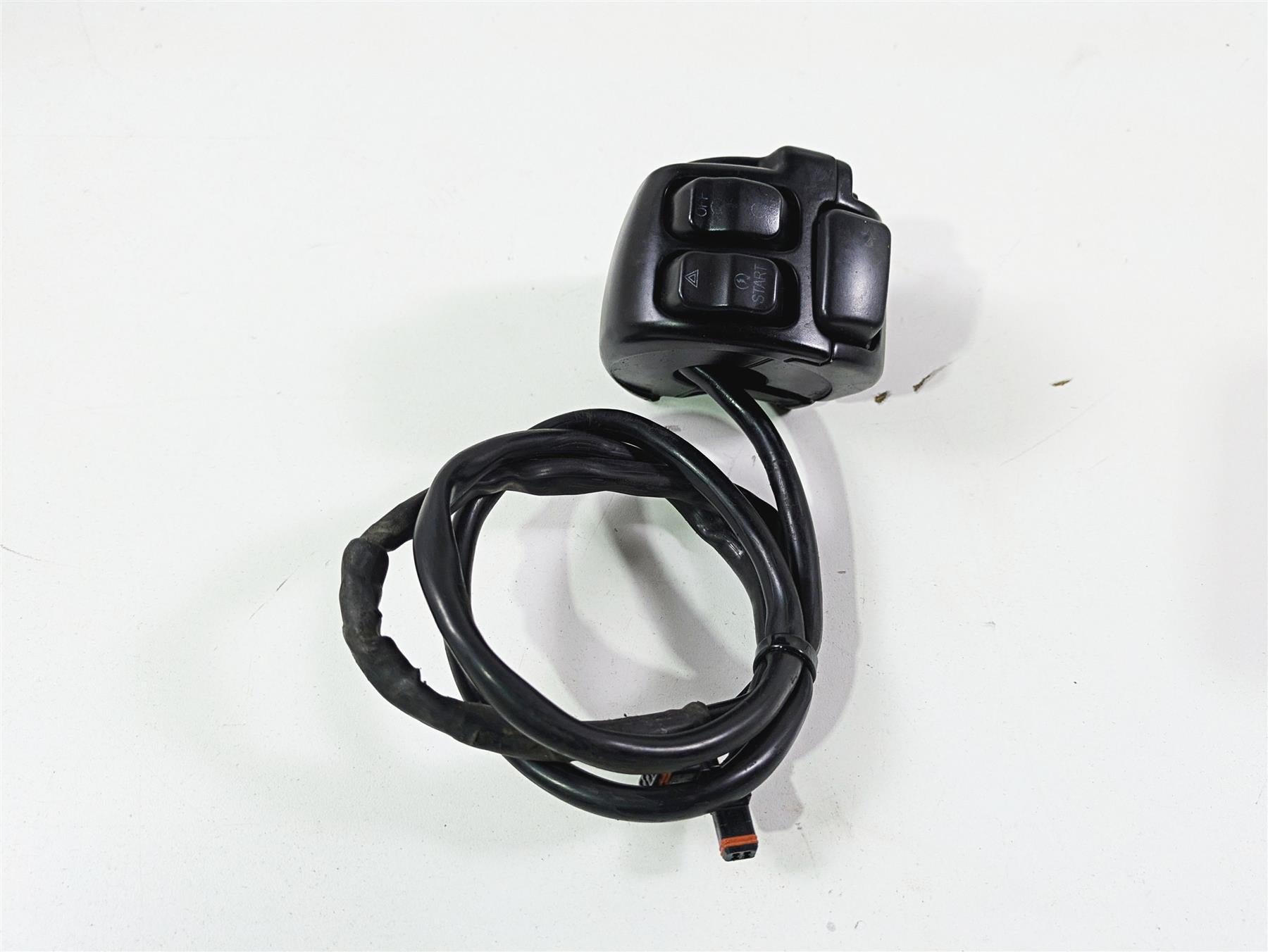2014 Harley FLS Softail Slim Right Hand Start Stop Control Switch 72948-12 {{ shop.shopifyCountryName }} - Mototech271