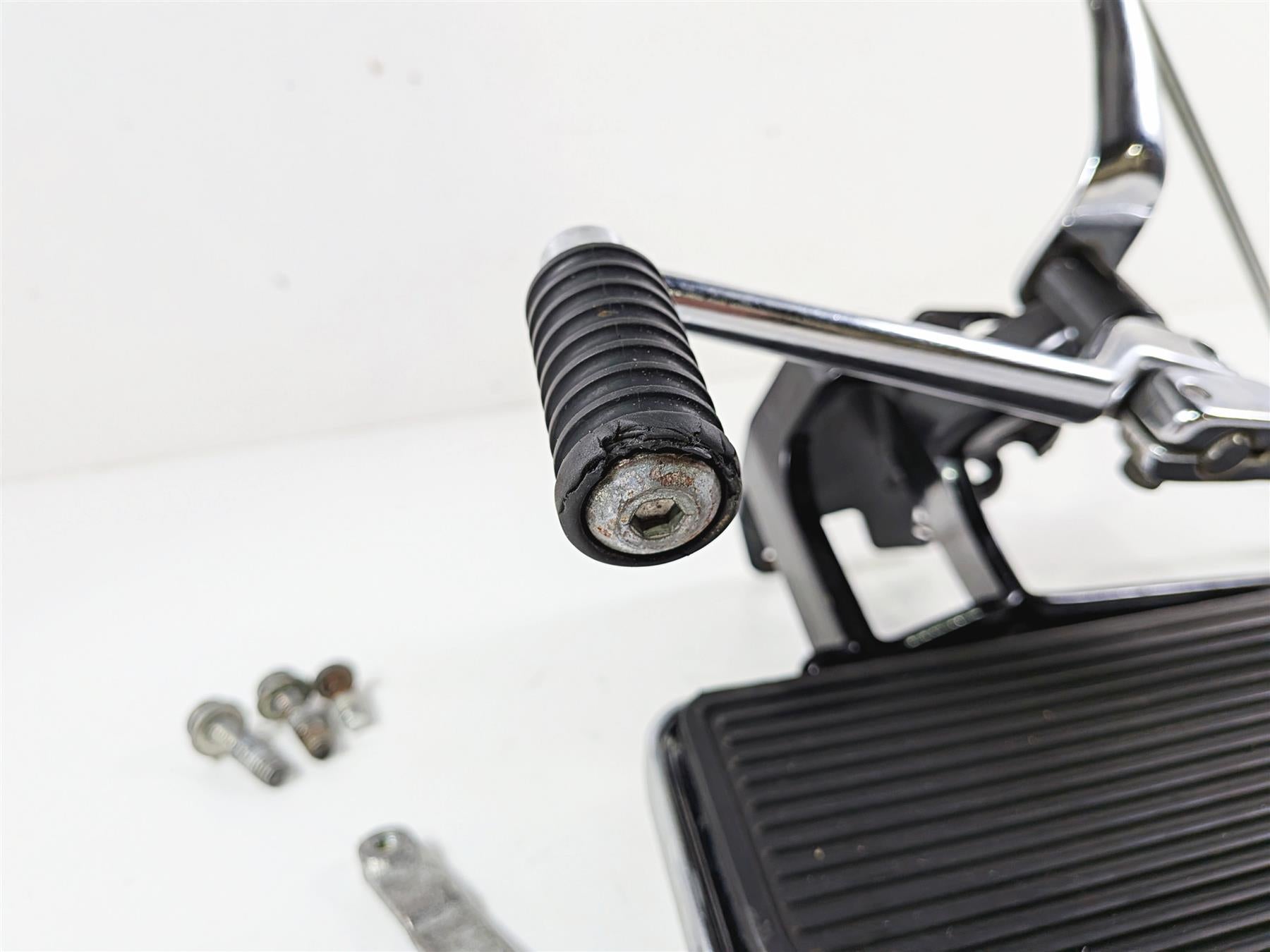 2012 Harley Softail FLSTF Fat Boy Left Front Floorboard Shifter Set 33630-07A {{ shop.shopifyCountryName }} - Mototech271