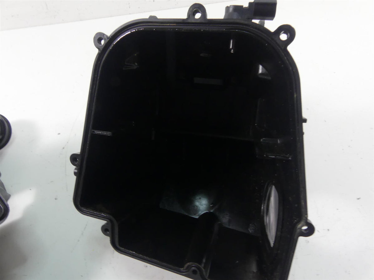 2017 Triumph Thruxton 1200 R Air Box Cleaner Breather Filter T2201106 {{ shop.shopifyCountryName }} - Mototech271