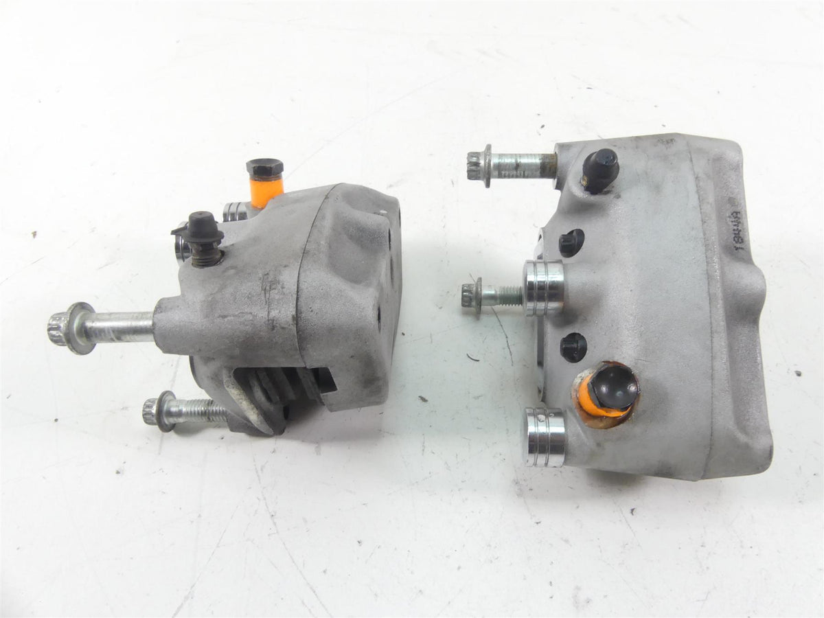2005 Harley Touring CVO FLHTCSE Electra Glide Front Brake Caliper Set 44382-99C {{ shop.shopifyCountryName }} - Mototech271
